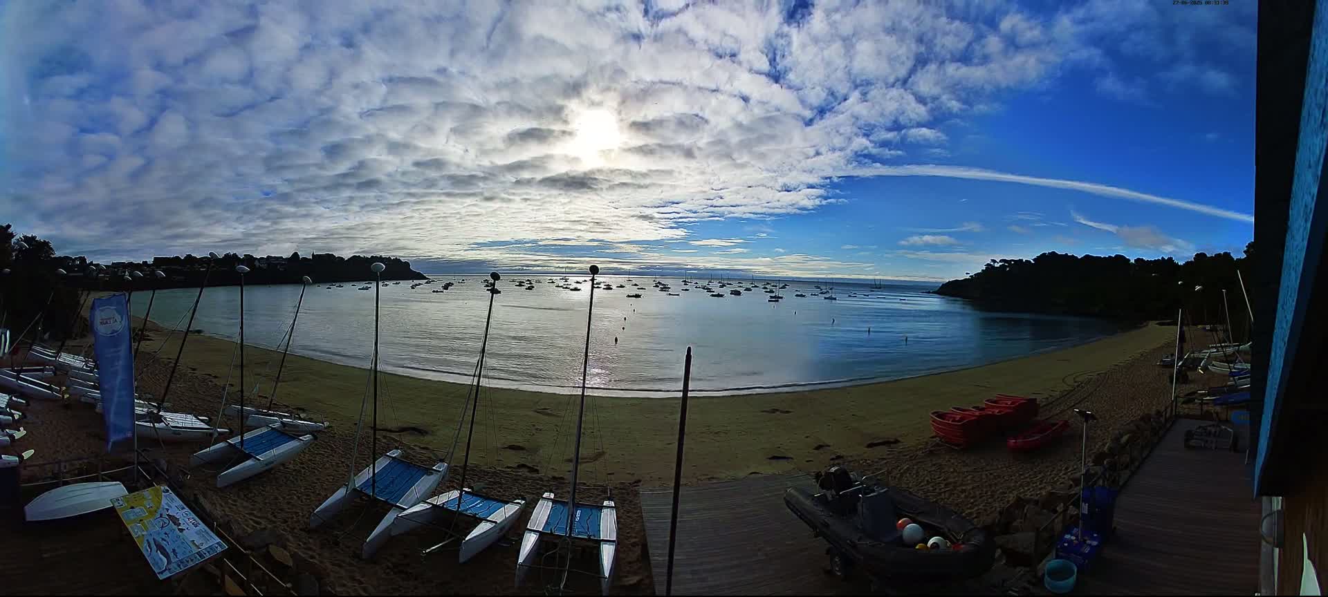 Cancale,  Plage de Port Mer Beach Live Cam - Saint-Malo, 	Ille-et-Vilaine, Bretagne, France