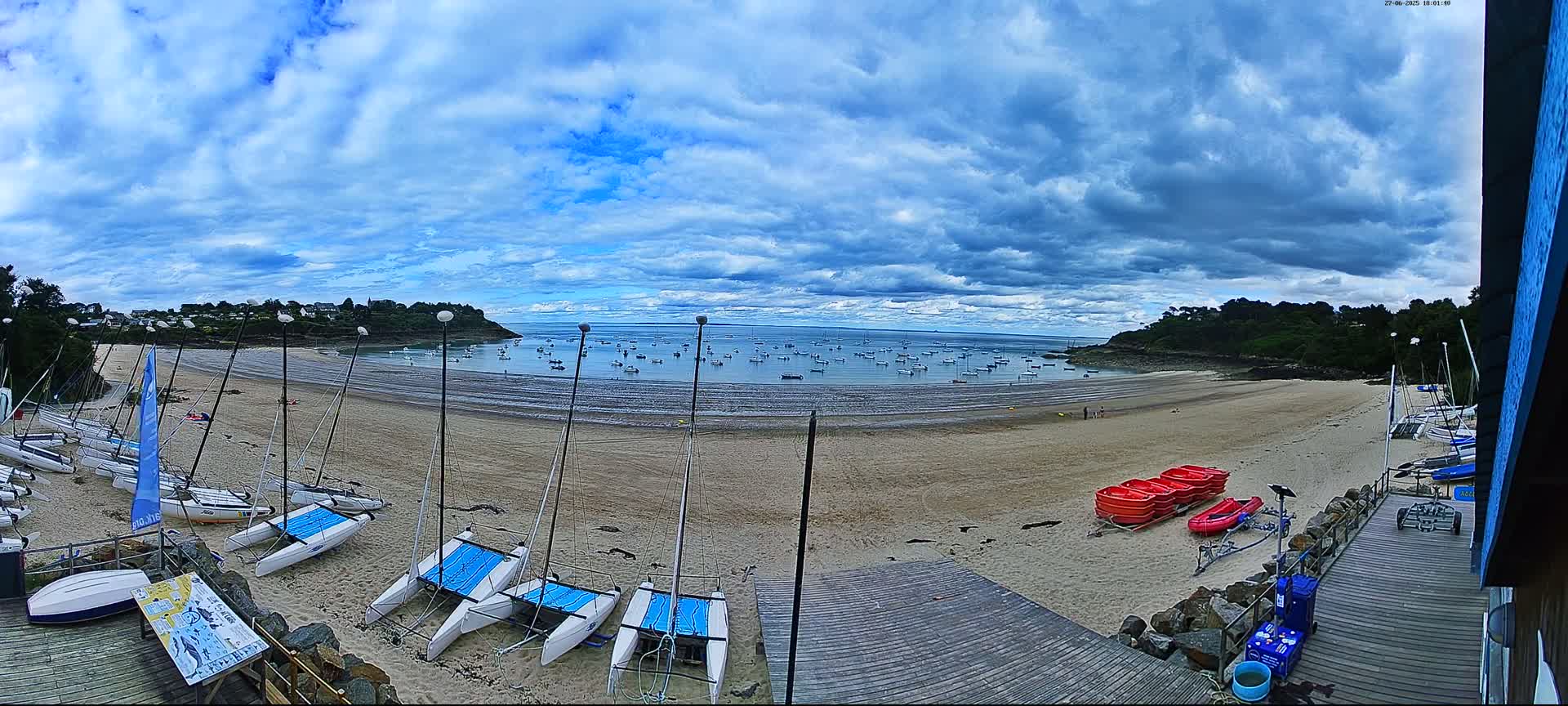 Cancale,  Plage de Port Mer Beach Live Cam - Saint-Malo, 	Ille-et-Vilaine, Bretagne, France