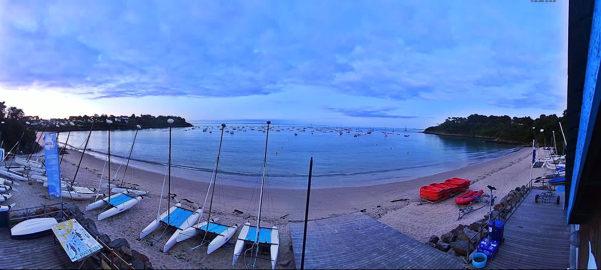 Cancale,  Plage de Port Mer Beach Live Cam - Saint-Malo, 	Ille-et-Vilaine, Bretagne, France