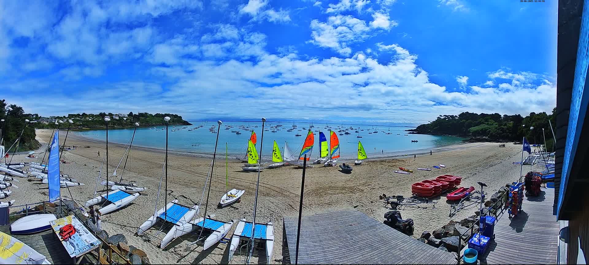 Cancale,  Plage de Port Mer Beach Live Cam - Saint-Malo, 	Ille-et-Vilaine, Bretagne, France