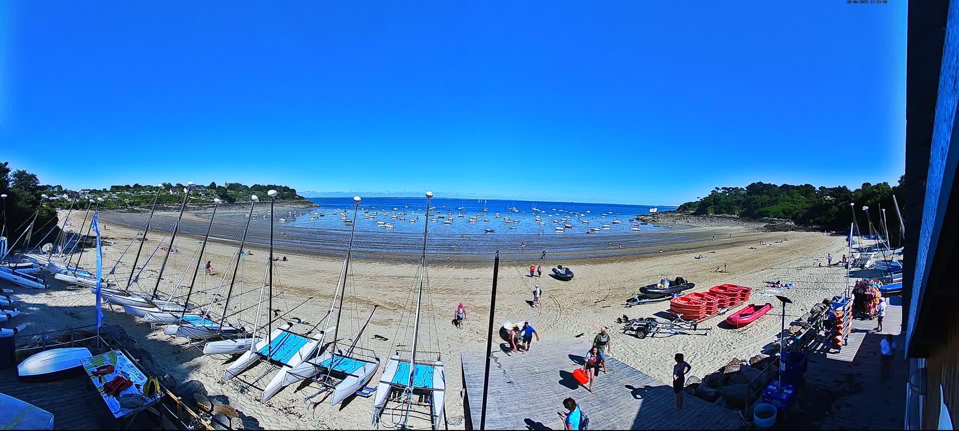 Cancale,  Plage de Port Mer Beach Live Cam - Saint-Malo, 	Ille-et-Vilaine, Bretagne, France