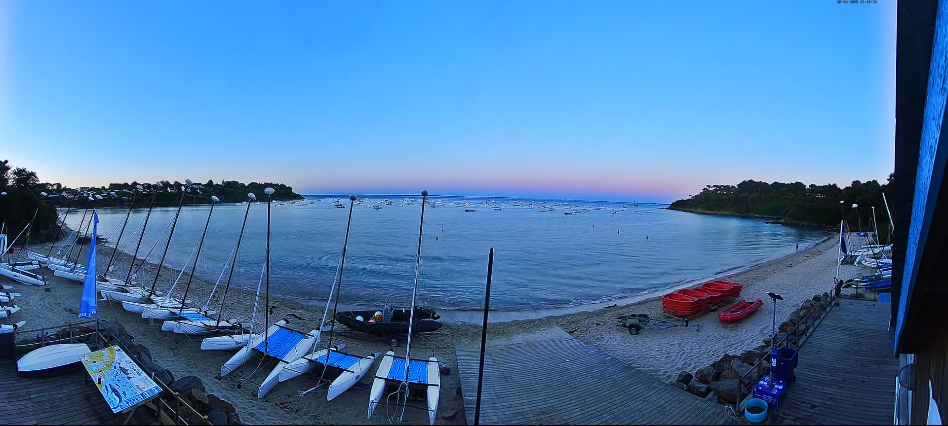 Cancale,  Plage de Port Mer Beach Live Cam - Saint-Malo, 	Ille-et-Vilaine, Bretagne, France