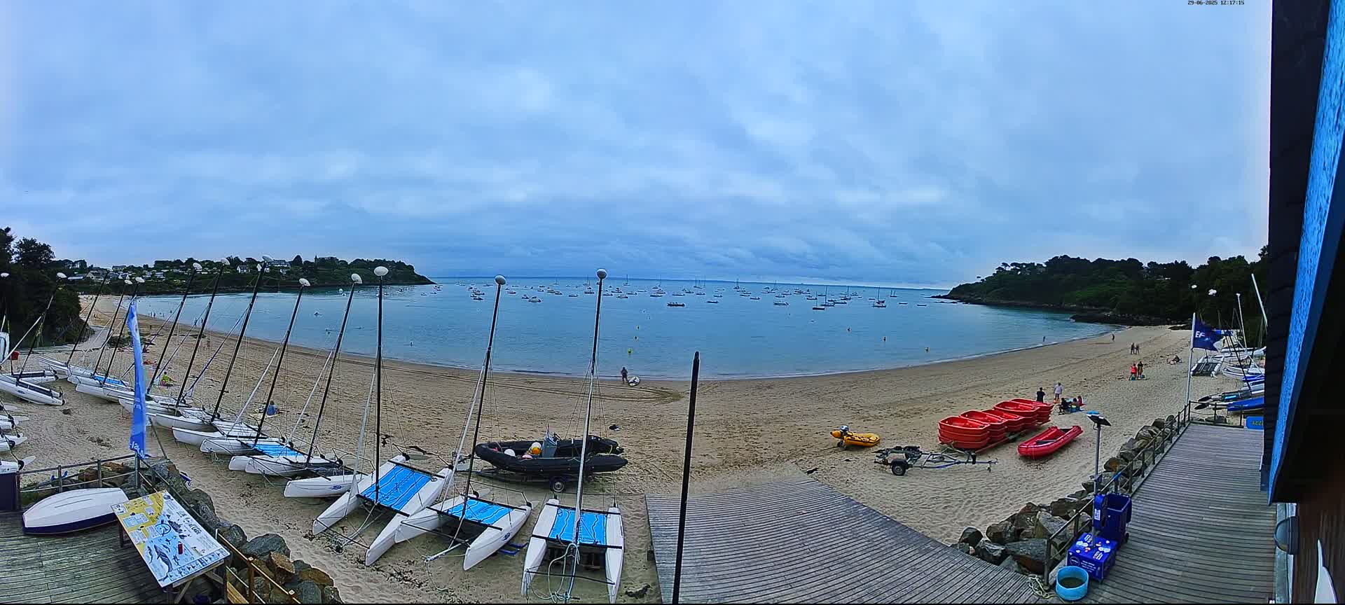 Cancale,  Plage de Port Mer Beach Live Cam - Saint-Malo, 	Ille-et-Vilaine, Bretagne, France