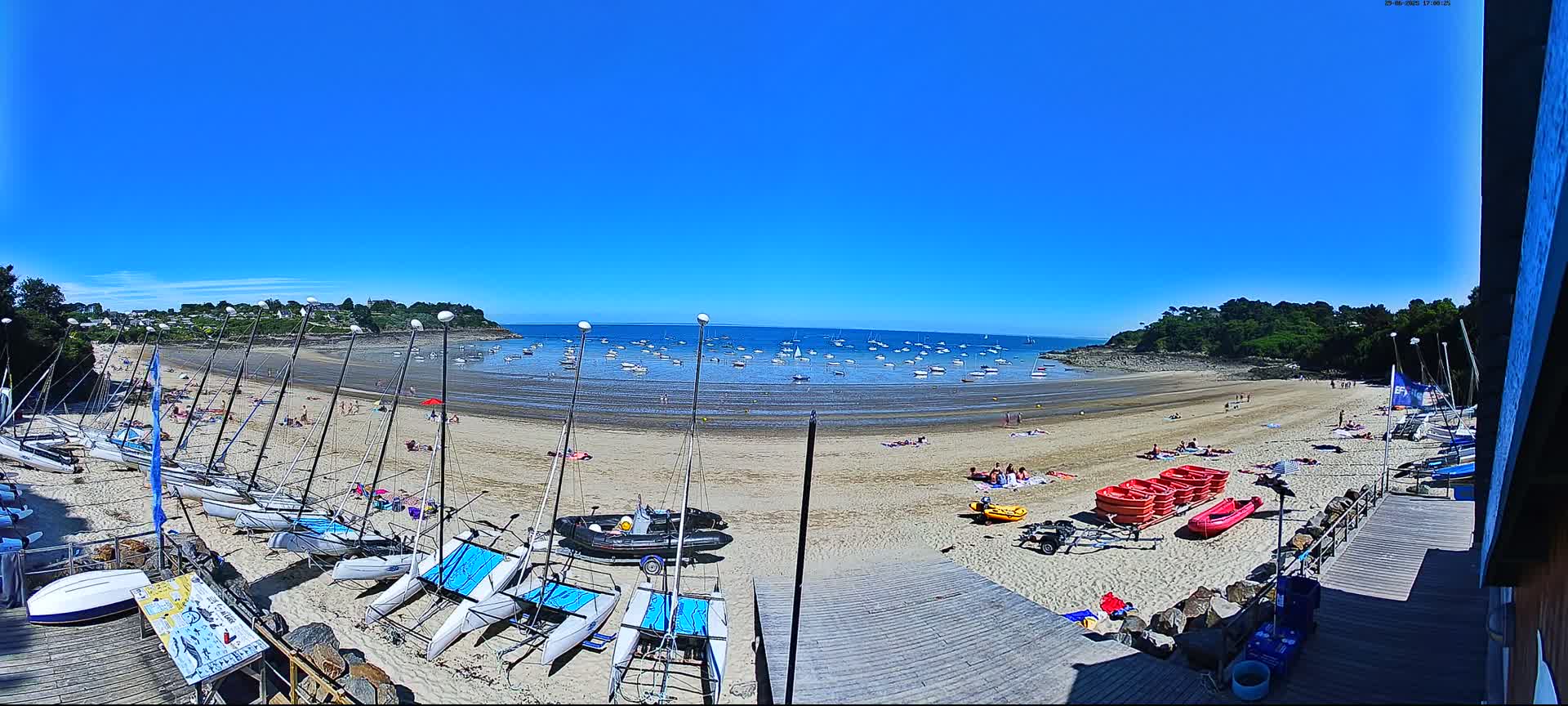 Cancale,  Plage de Port Mer Beach Live Cam - Saint-Malo, 	Ille-et-Vilaine, Bretagne, France