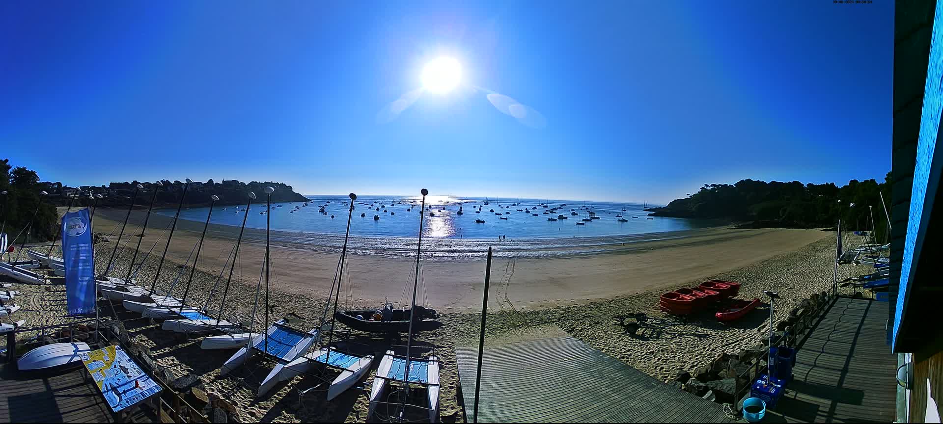 Cancale,  Plage de Port Mer Beach Live Cam - Saint-Malo, 	Ille-et-Vilaine, Bretagne, France