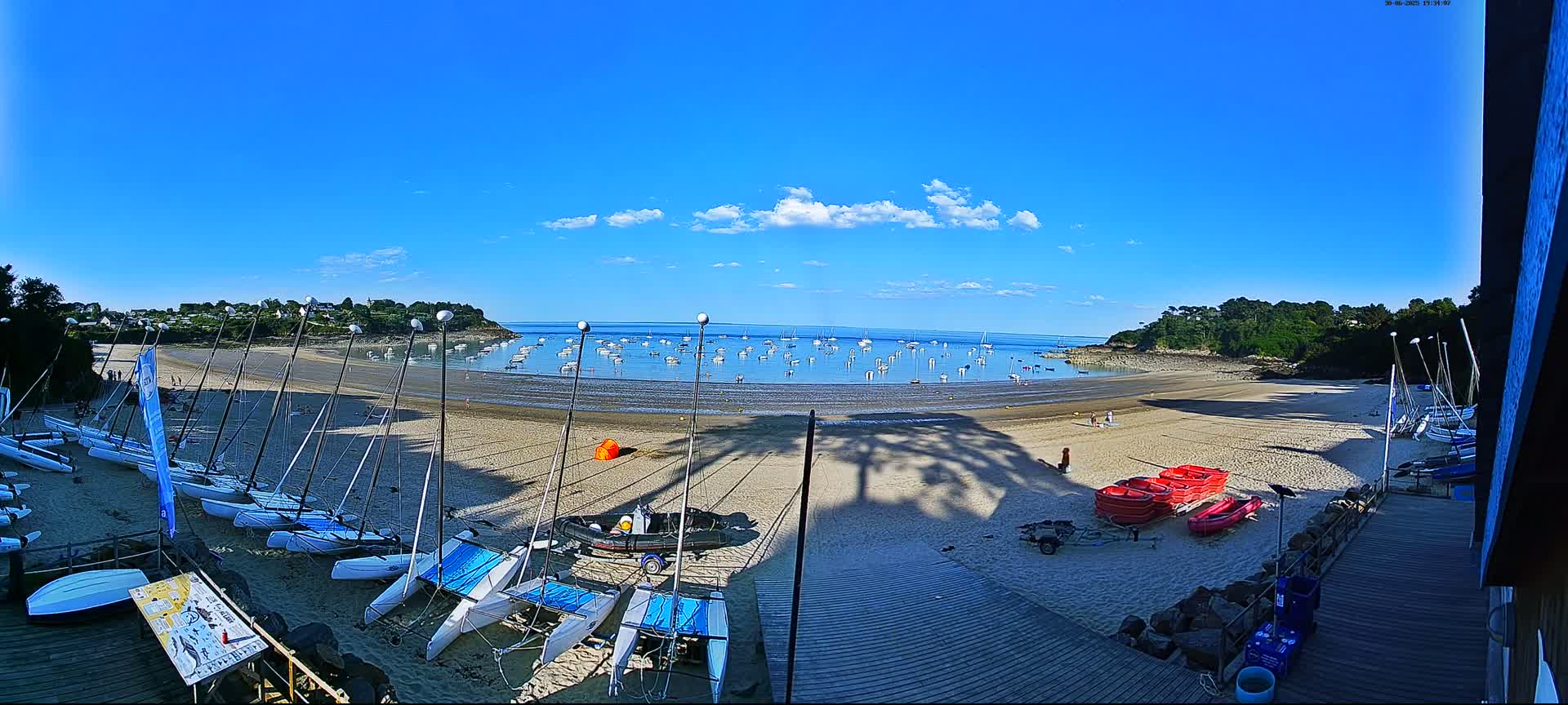 Cancale,  Plage de Port Mer Beach Live Cam - Saint-Malo, 	Ille-et-Vilaine, Bretagne, France