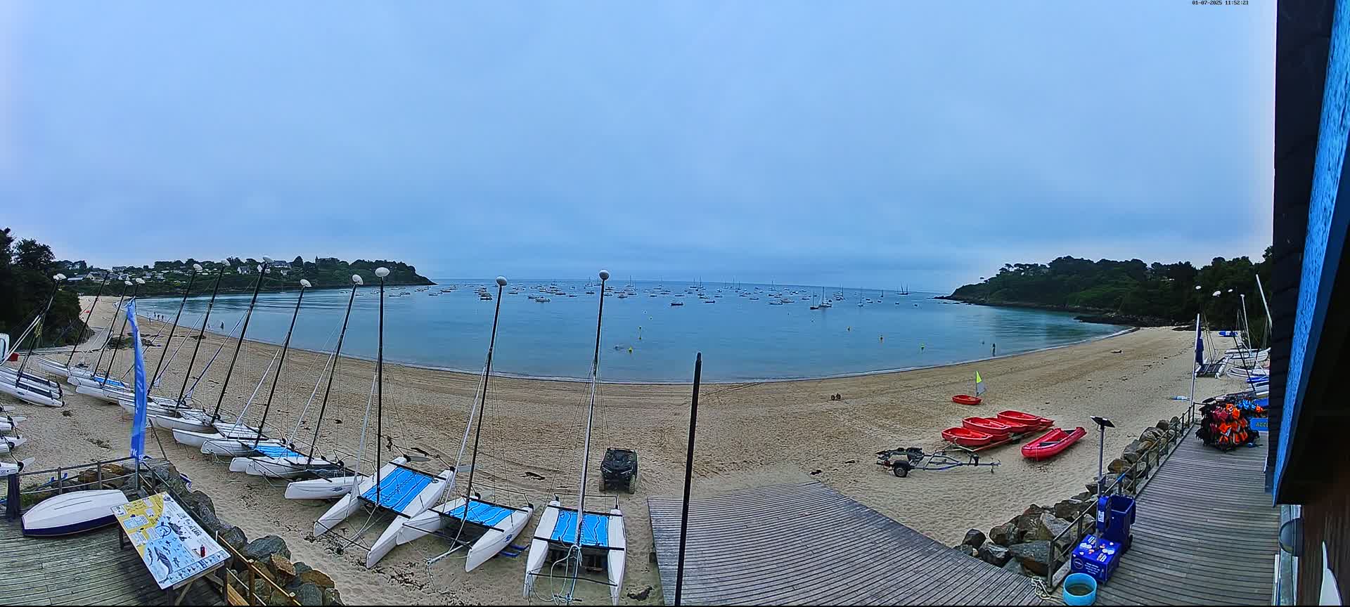 Cancale,  Plage de Port Mer Beach Live Cam - Saint-Malo, 	Ille-et-Vilaine, Bretagne, France