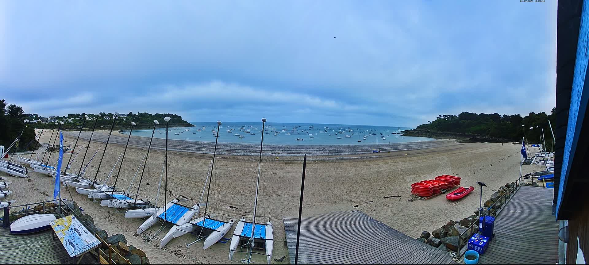 Cancale,  Plage de Port Mer Beach Live Cam - Saint-Malo, 	Ille-et-Vilaine, Bretagne, France
