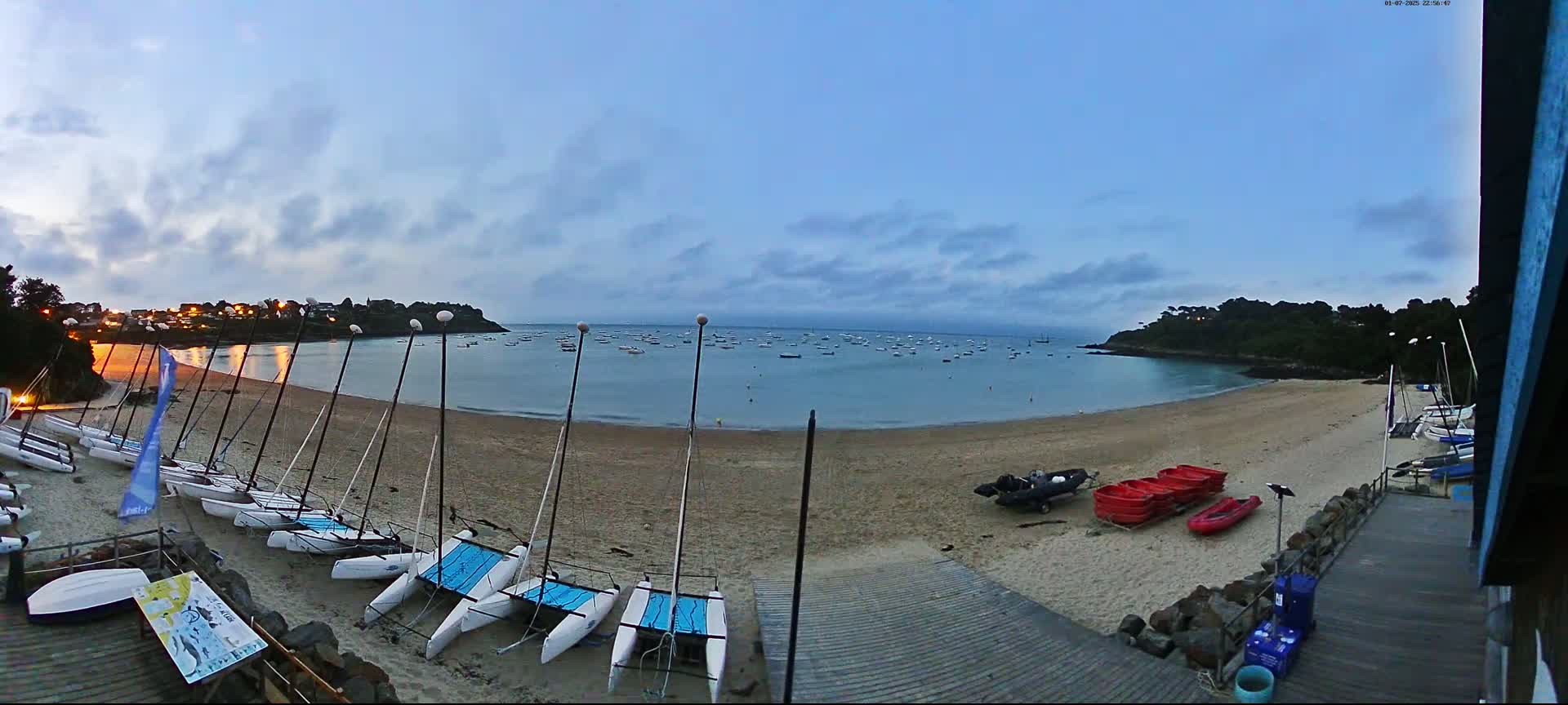 Cancale,  Plage de Port Mer Beach Live Cam - Saint-Malo, 	Ille-et-Vilaine, Bretagne, France
