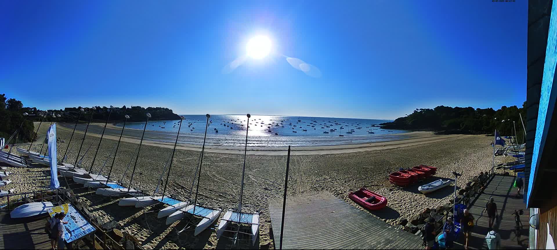 Cancale,  Plage de Port Mer Beach Live Cam - Saint-Malo, 	Ille-et-Vilaine, Bretagne, France