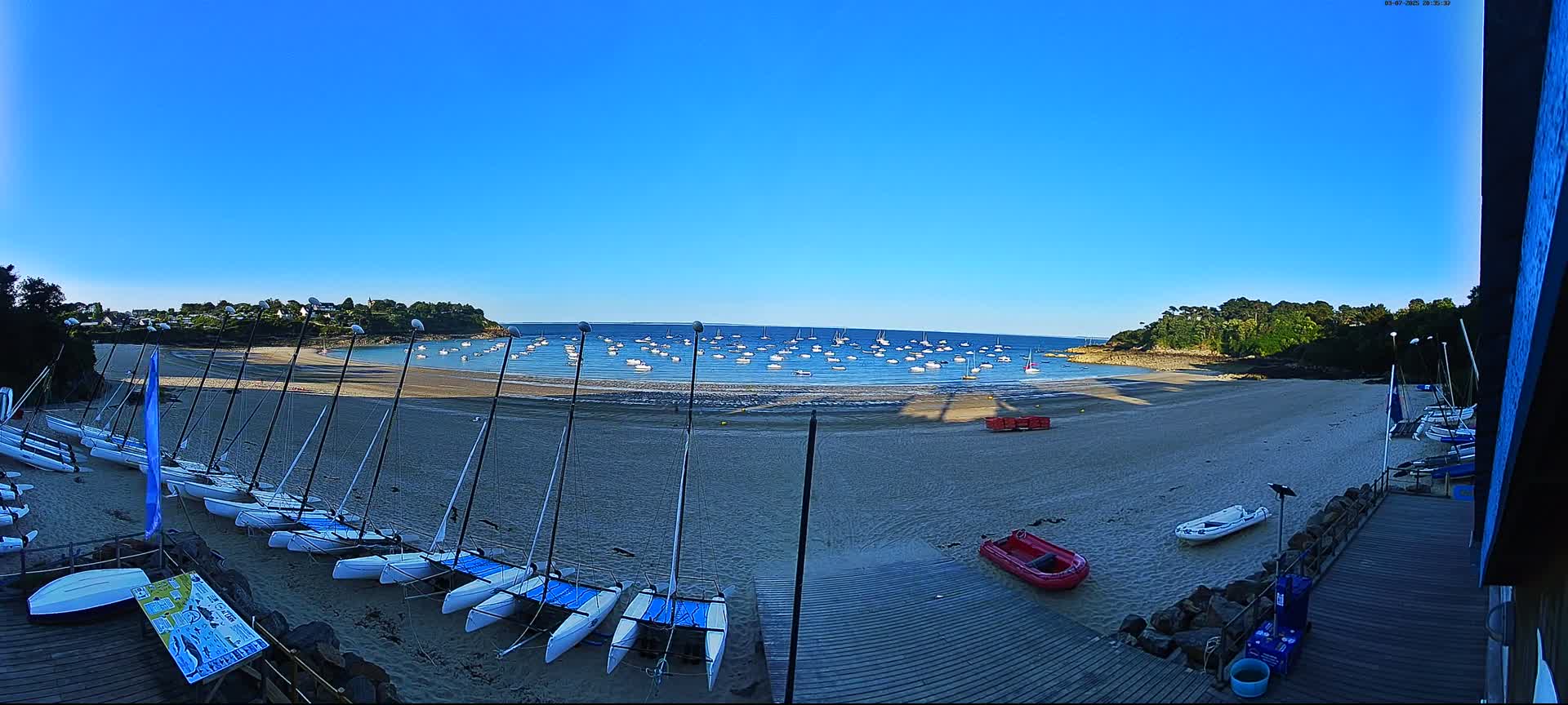 Cancale,  Plage de Port Mer Beach Live Cam - Saint-Malo, 	Ille-et-Vilaine, Bretagne, France