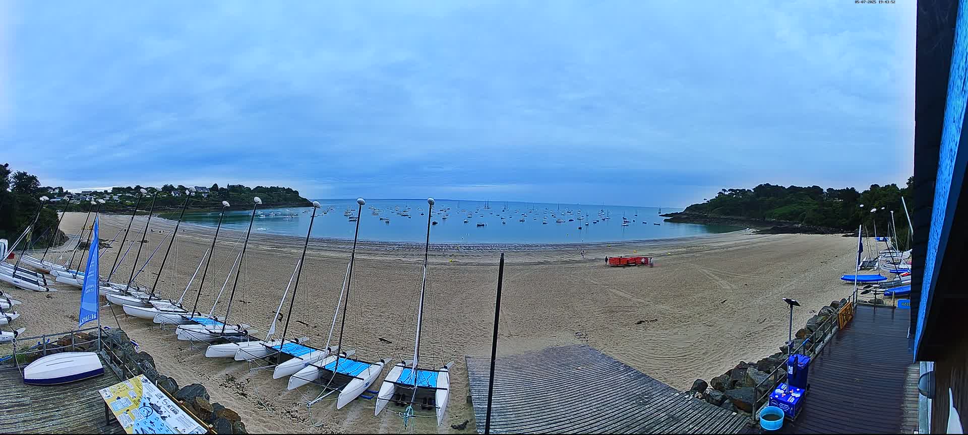 Cancale,  Plage de Port Mer Beach Live Cam - Saint-Malo, 	Ille-et-Vilaine, Bretagne, France