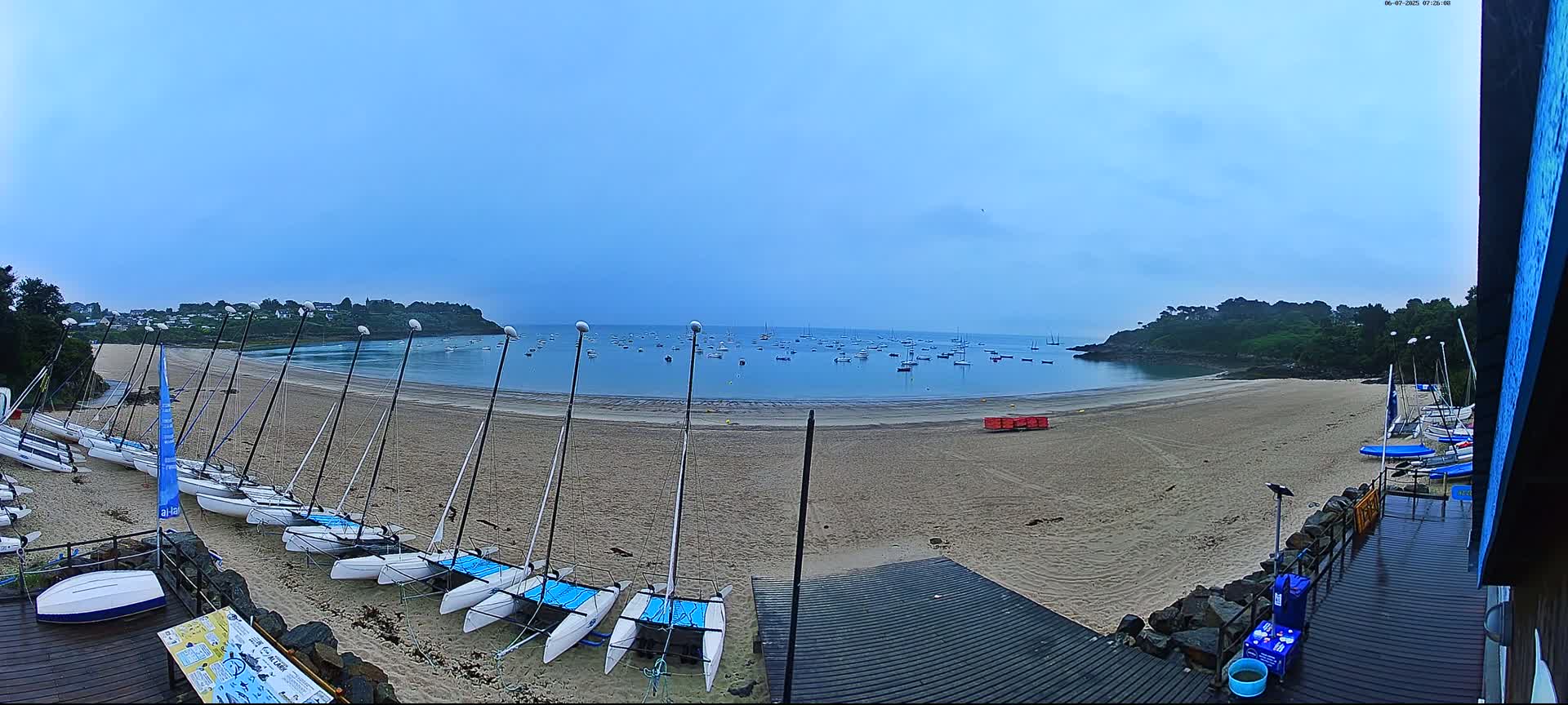 Cancale,  Plage de Port Mer Beach Live Cam - Saint-Malo, 	Ille-et-Vilaine, Bretagne, France