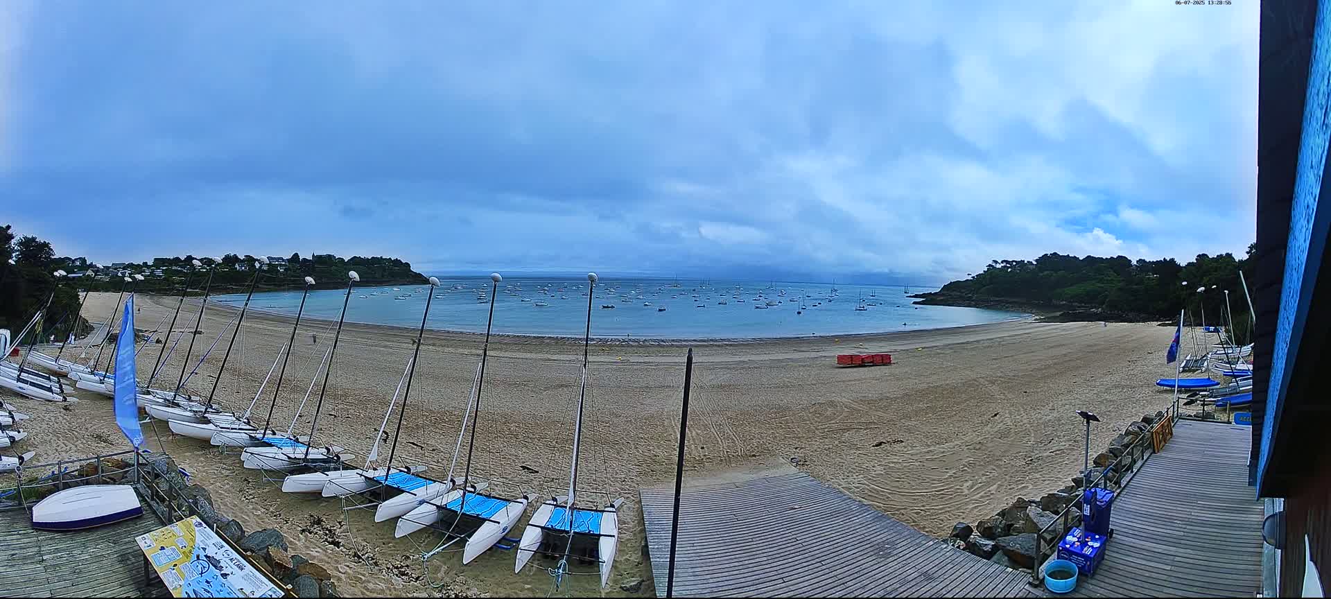 Cancale,  Plage de Port Mer Beach Live Cam - Saint-Malo, 	Ille-et-Vilaine, Bretagne, France