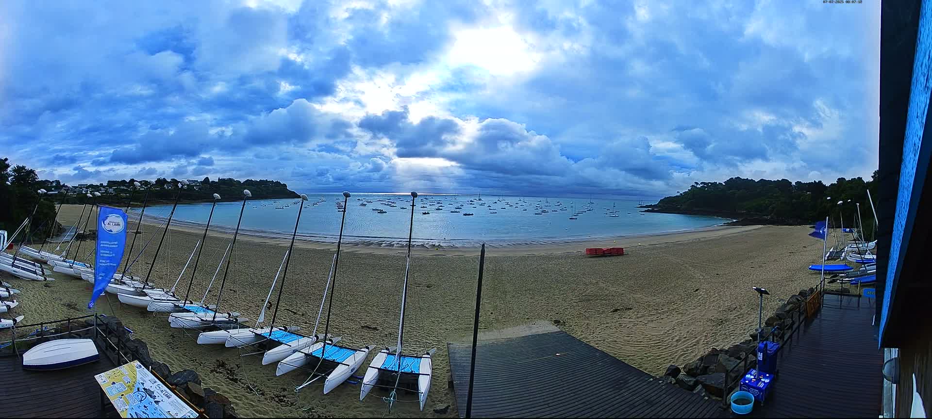 Cancale,  Plage de Port Mer Beach Live Cam - Saint-Malo, 	Ille-et-Vilaine, Bretagne, France