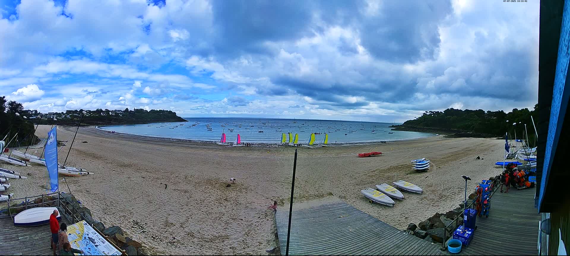 Cancale,  Plage de Port Mer Beach Live Cam - Saint-Malo, 	Ille-et-Vilaine, Bretagne, France