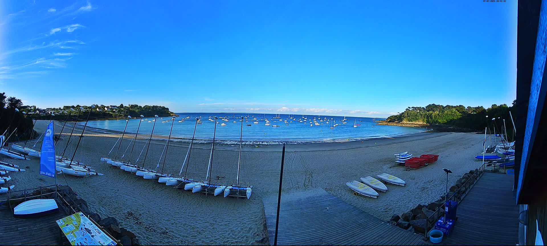 Cancale,  Plage de Port Mer Beach Live Cam - Saint-Malo, 	Ille-et-Vilaine, Bretagne, France