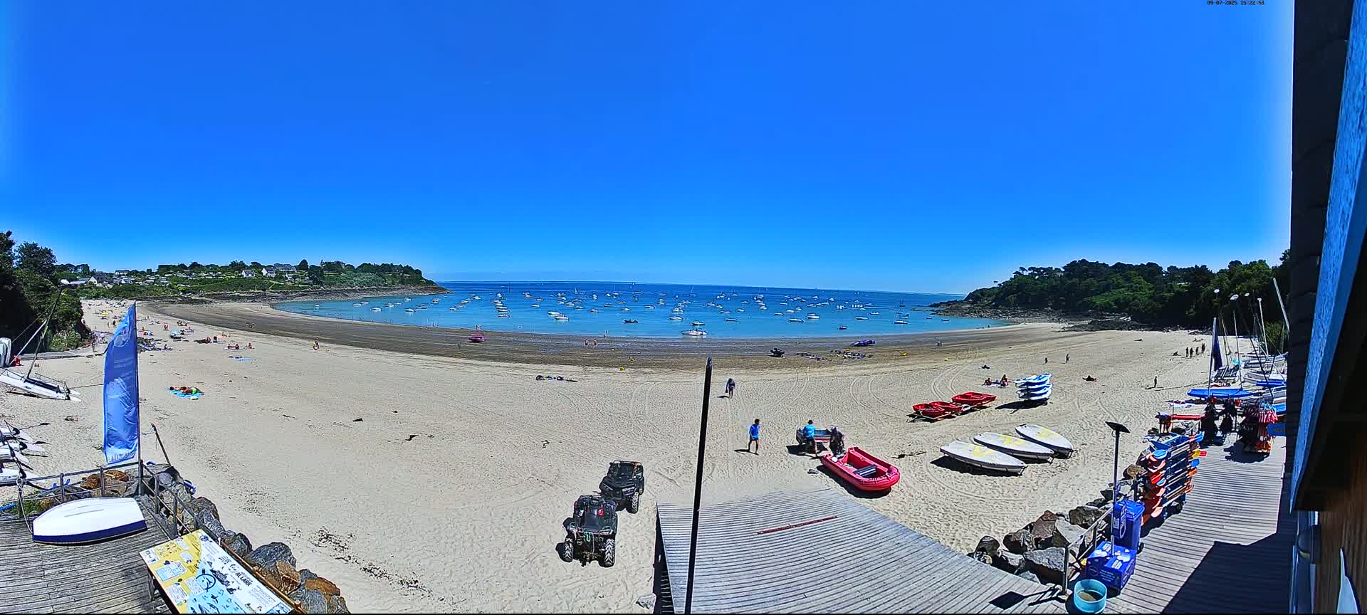 Cancale,  Plage de Port Mer Beach Live Cam - Saint-Malo, 	Ille-et-Vilaine, Bretagne, France