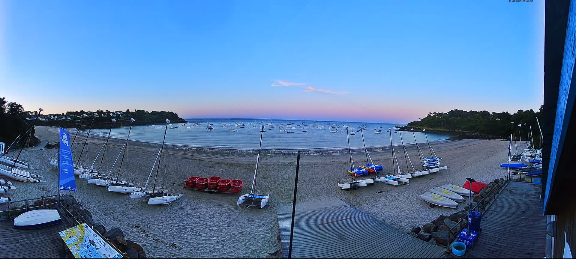 Cancale,  Plage de Port Mer Beach Live Cam - Saint-Malo, 	Ille-et-Vilaine, Bretagne, France