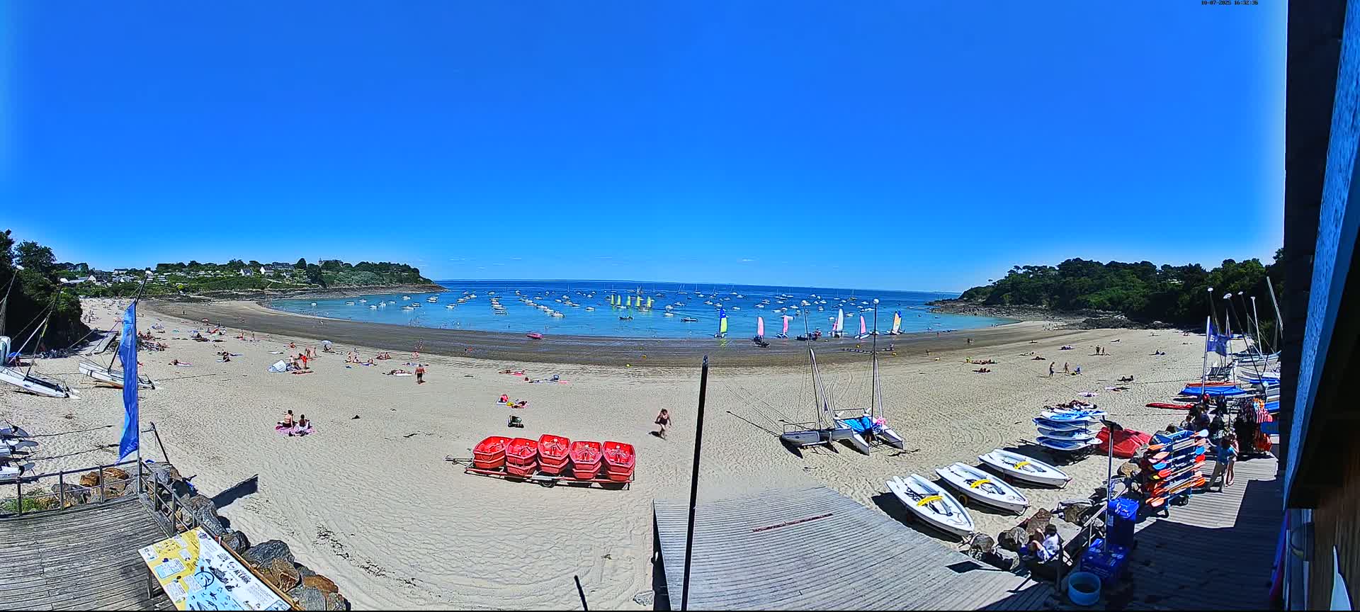 Cancale,  Plage de Port Mer Beach Live Cam - Saint-Malo, 	Ille-et-Vilaine, Bretagne, France