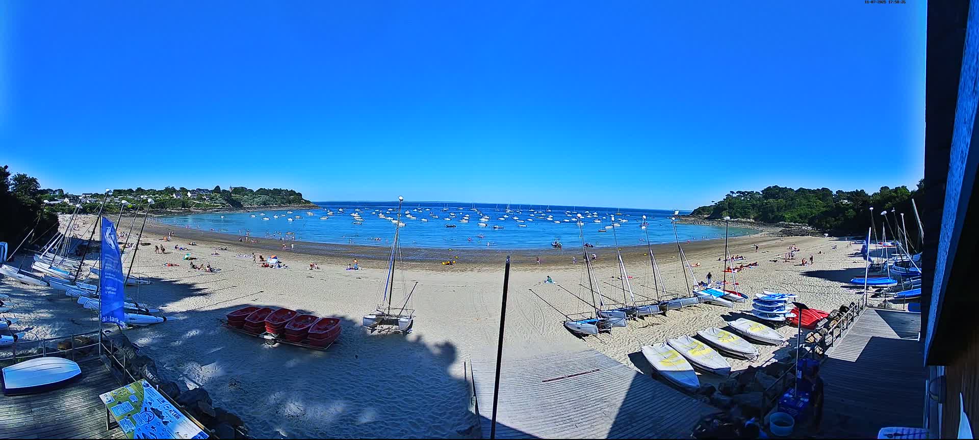 Cancale,  Plage de Port Mer Beach Live Cam - Saint-Malo, 	Ille-et-Vilaine, Bretagne, France