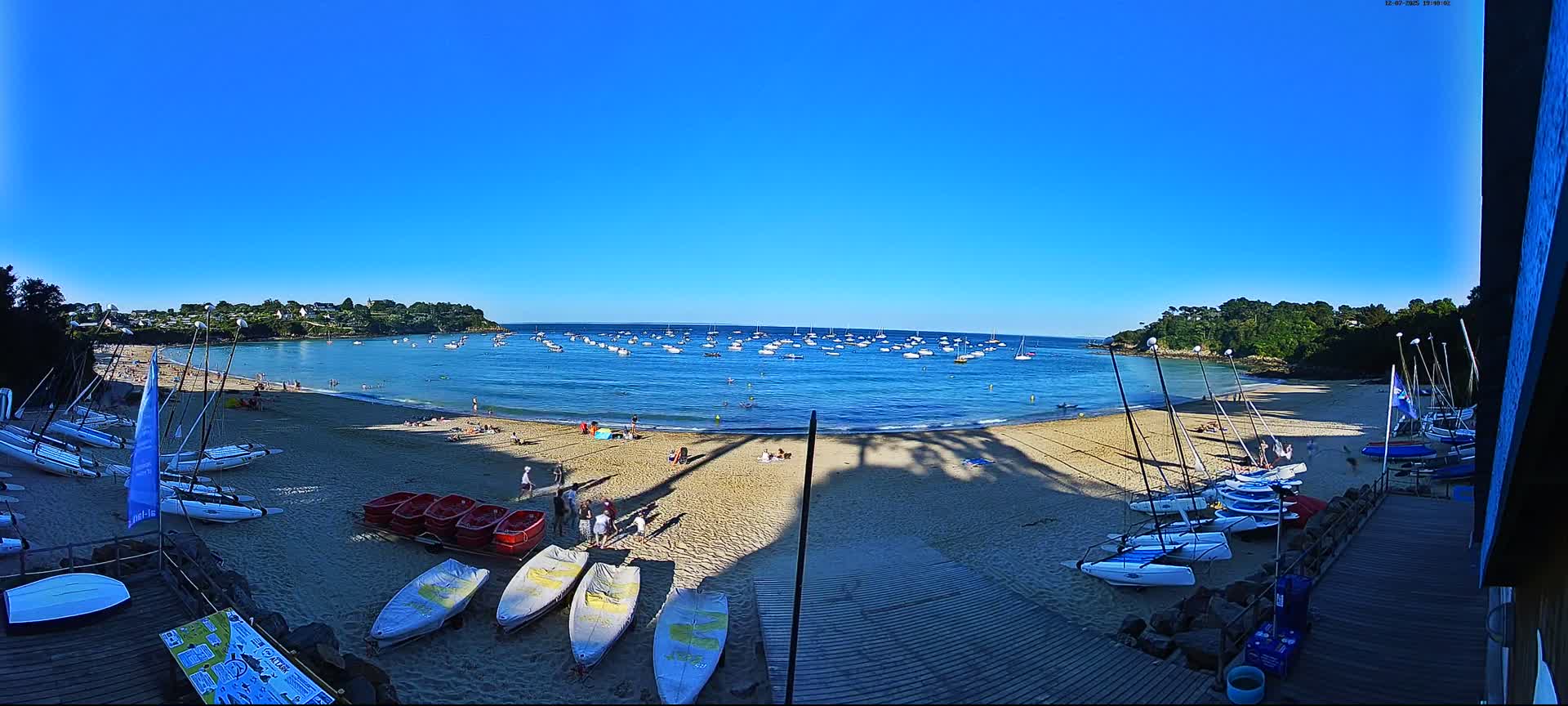 Cancale,  Plage de Port Mer Beach Live Cam - Saint-Malo, 	Ille-et-Vilaine, Bretagne, France