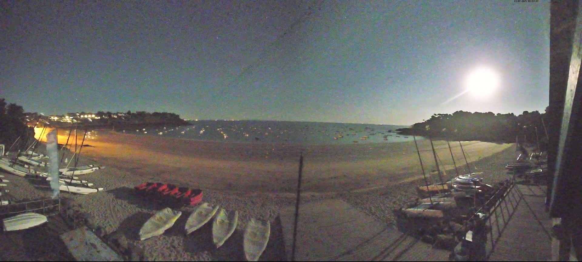 Cancale,  Plage de Port Mer Beach Live Cam - Saint-Malo, 	Ille-et-Vilaine, Bretagne, France