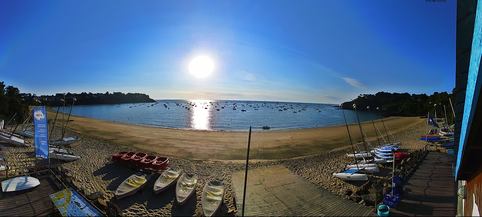 Cancale,  Plage de Port Mer Beach Live Cam - Saint-Malo, 	Ille-et-Vilaine, Bretagne, France