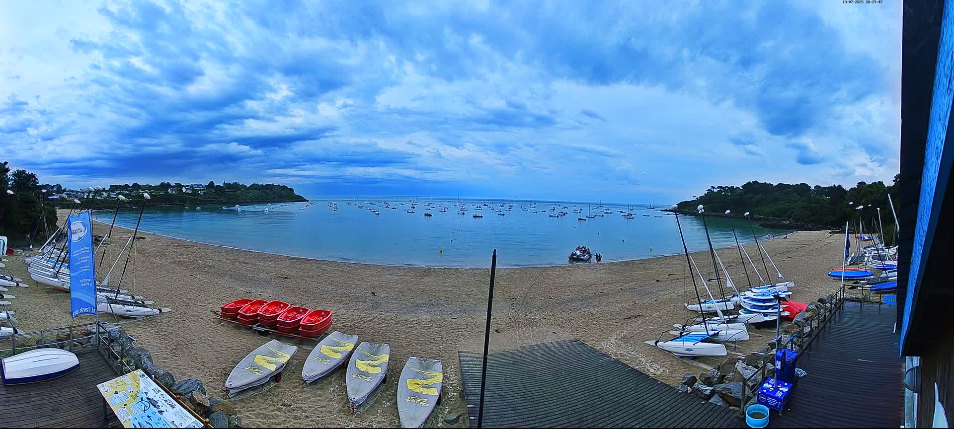 Cancale,  Plage de Port Mer Beach Live Cam - Saint-Malo, 	Ille-et-Vilaine, Bretagne, France