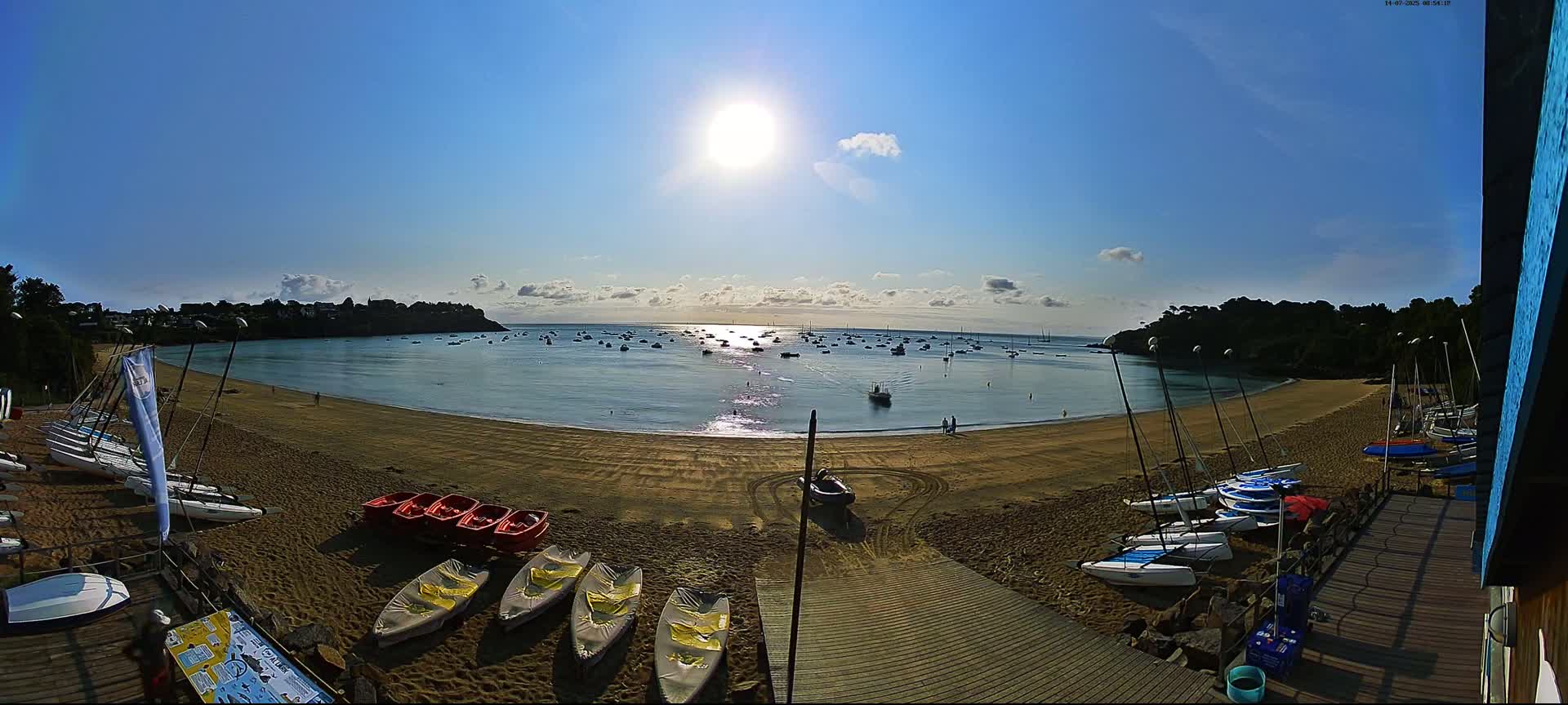 Cancale,  Plage de Port Mer Beach Live Cam - Saint-Malo, 	Ille-et-Vilaine, Bretagne, France