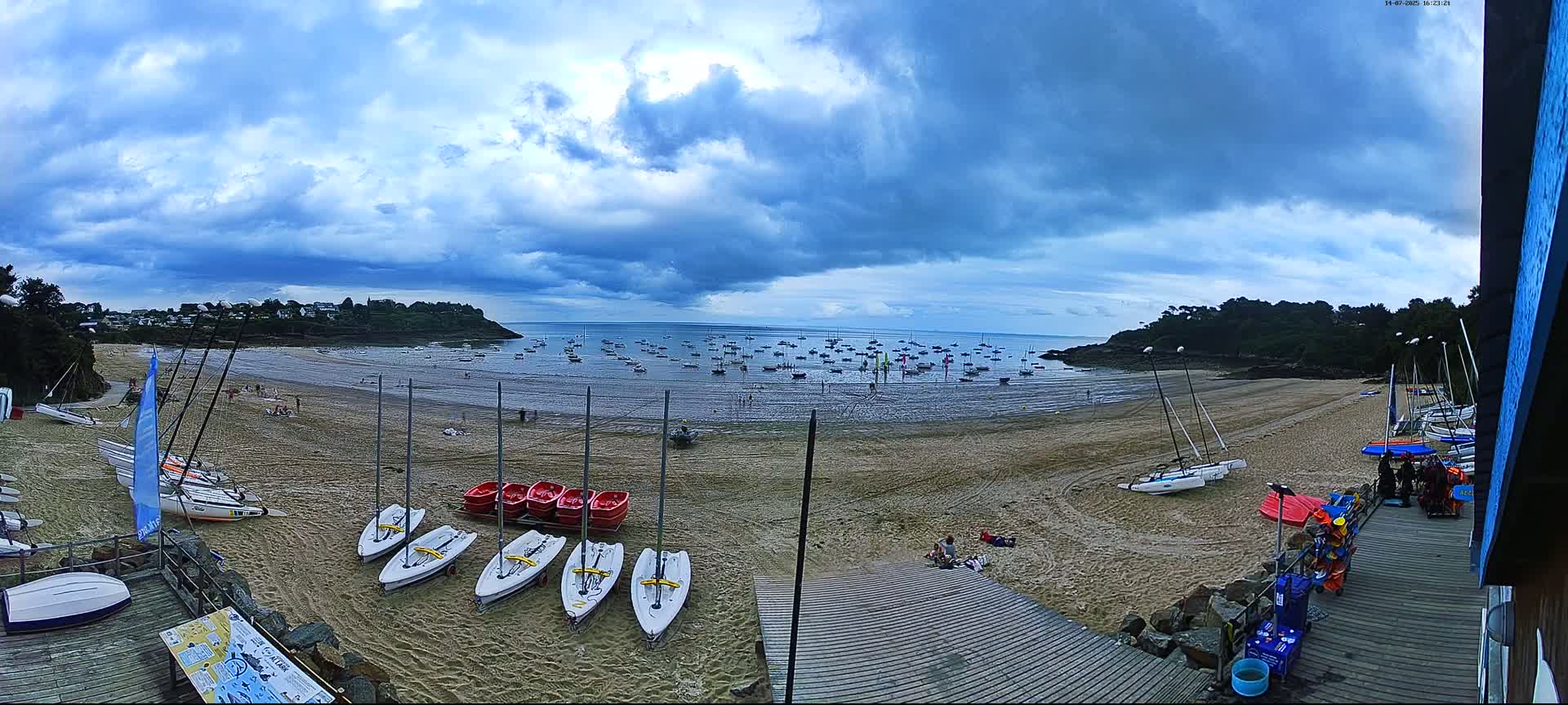 Cancale,  Plage de Port Mer Beach Live Cam - Saint-Malo, 	Ille-et-Vilaine, Bretagne, France
