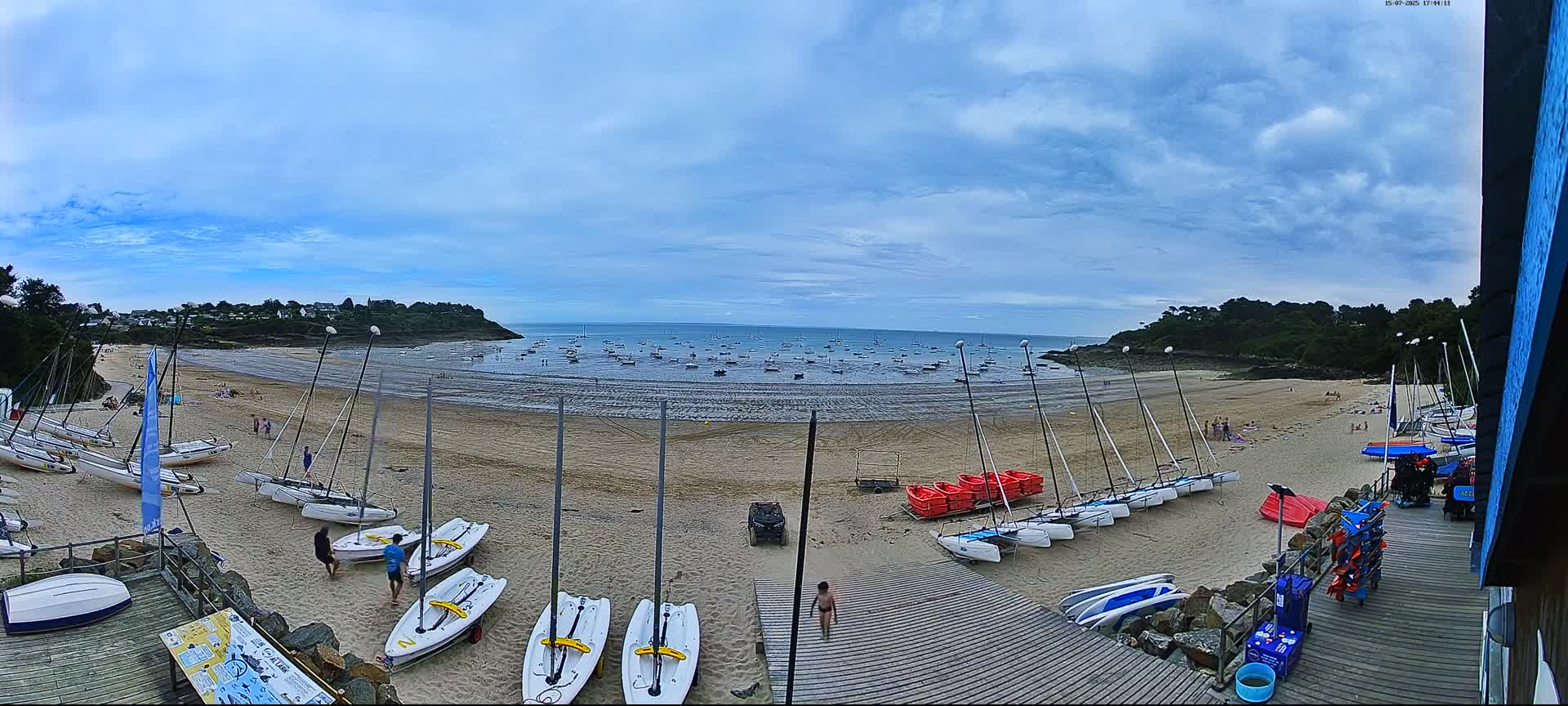 Cancale,  Plage de Port Mer Beach Live Cam - Saint-Malo, 	Ille-et-Vilaine, Bretagne, France