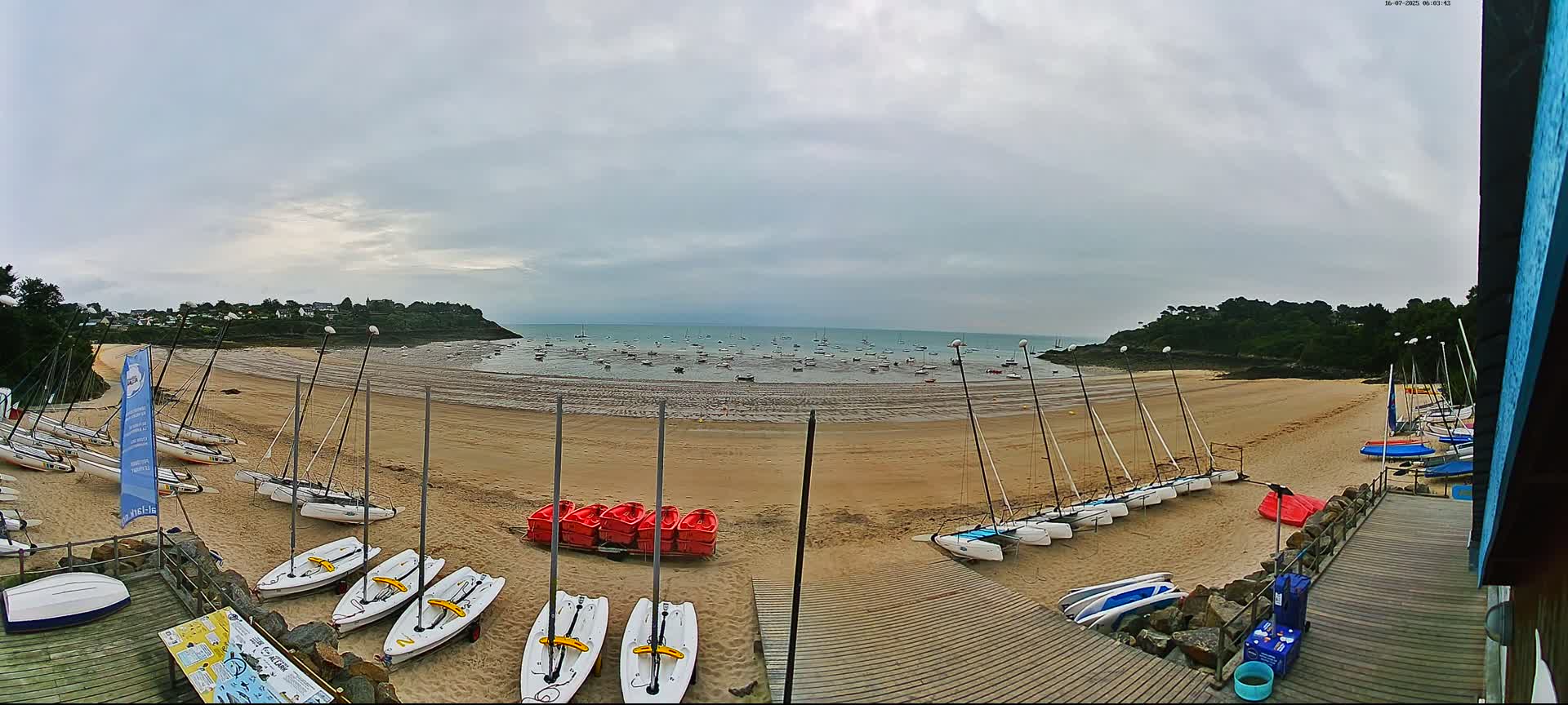Cancale,  Plage de Port Mer Beach Live Cam - Saint-Malo, 	Ille-et-Vilaine, Bretagne, France