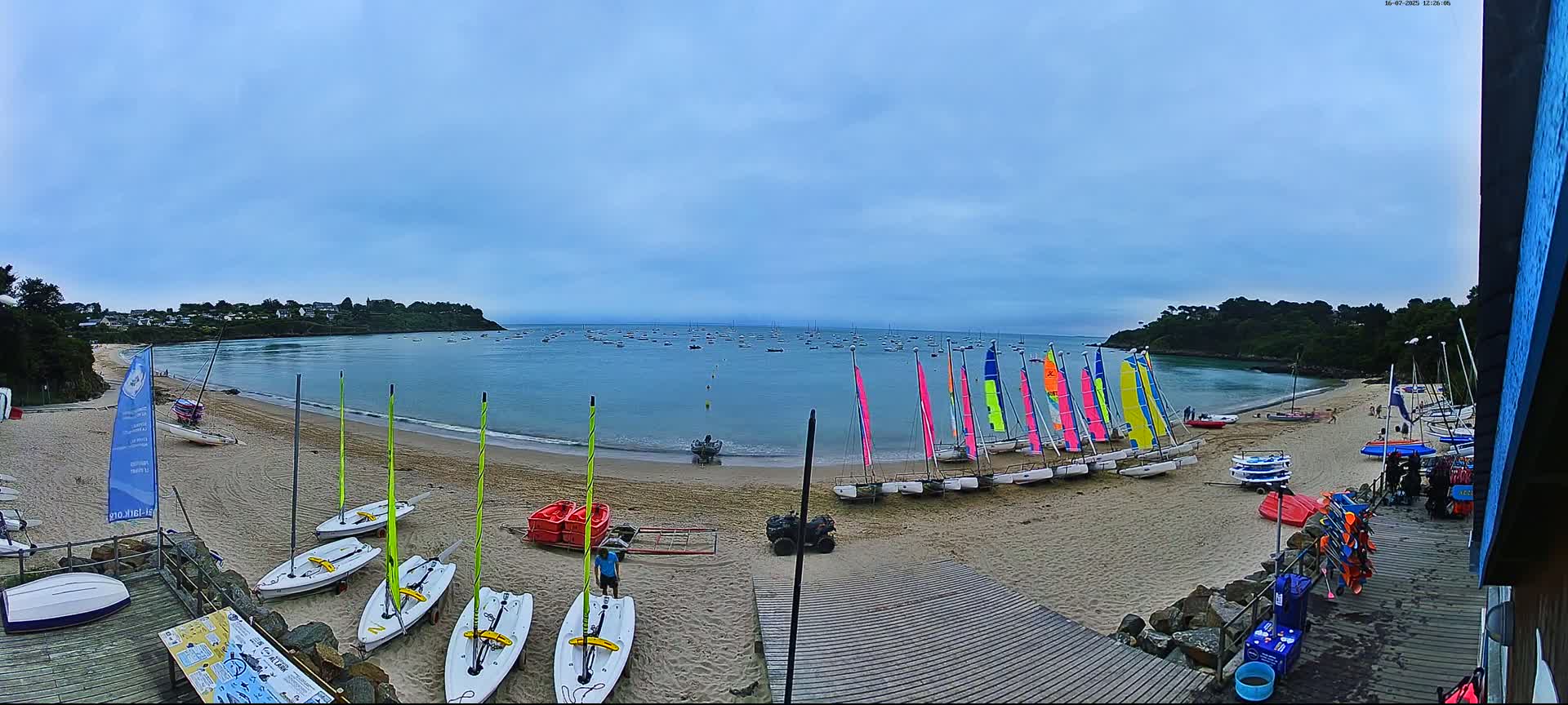 Cancale,  Plage de Port Mer Beach Live Cam - Saint-Malo, 	Ille-et-Vilaine, Bretagne, France
