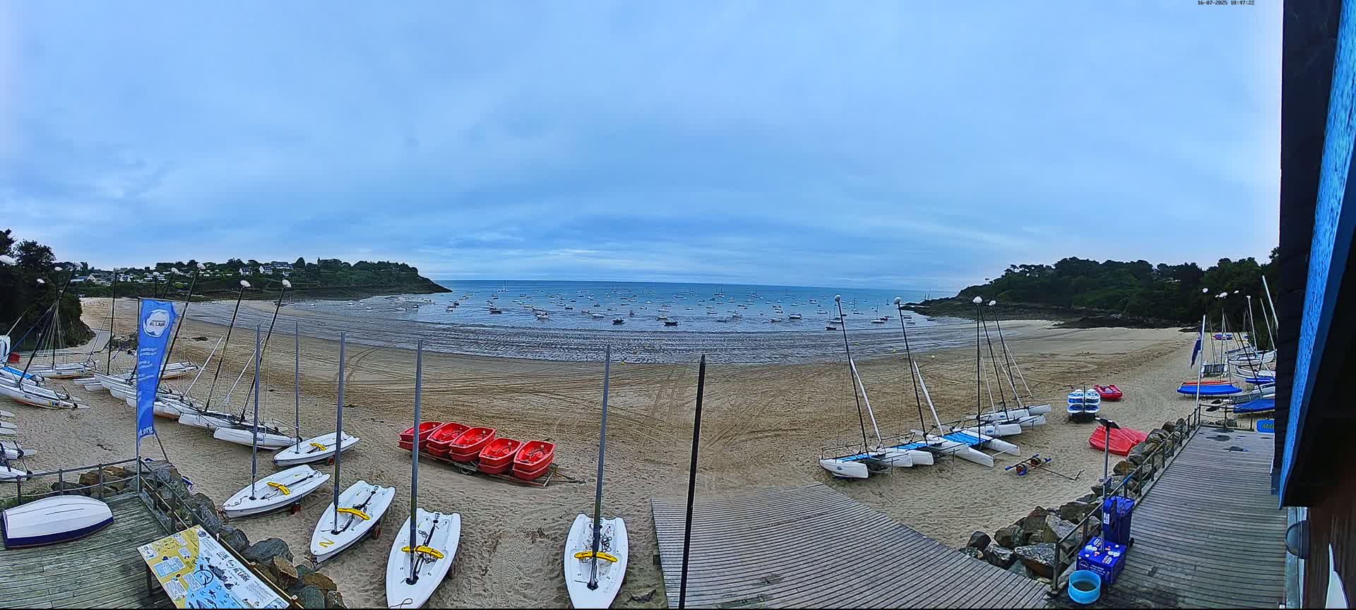Cancale,  Plage de Port Mer Beach Live Cam - Saint-Malo, 	Ille-et-Vilaine, Bretagne, France