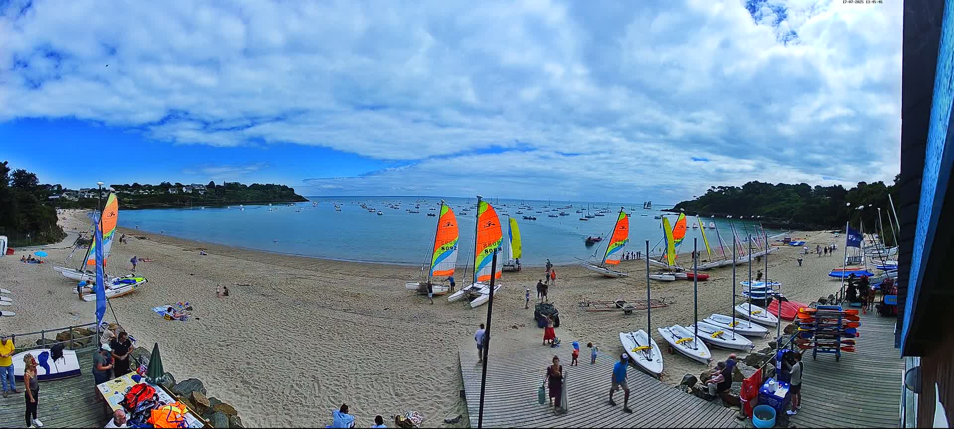 Cancale,  Plage de Port Mer Beach Live Cam - Saint-Malo, 	Ille-et-Vilaine, Bretagne, France
