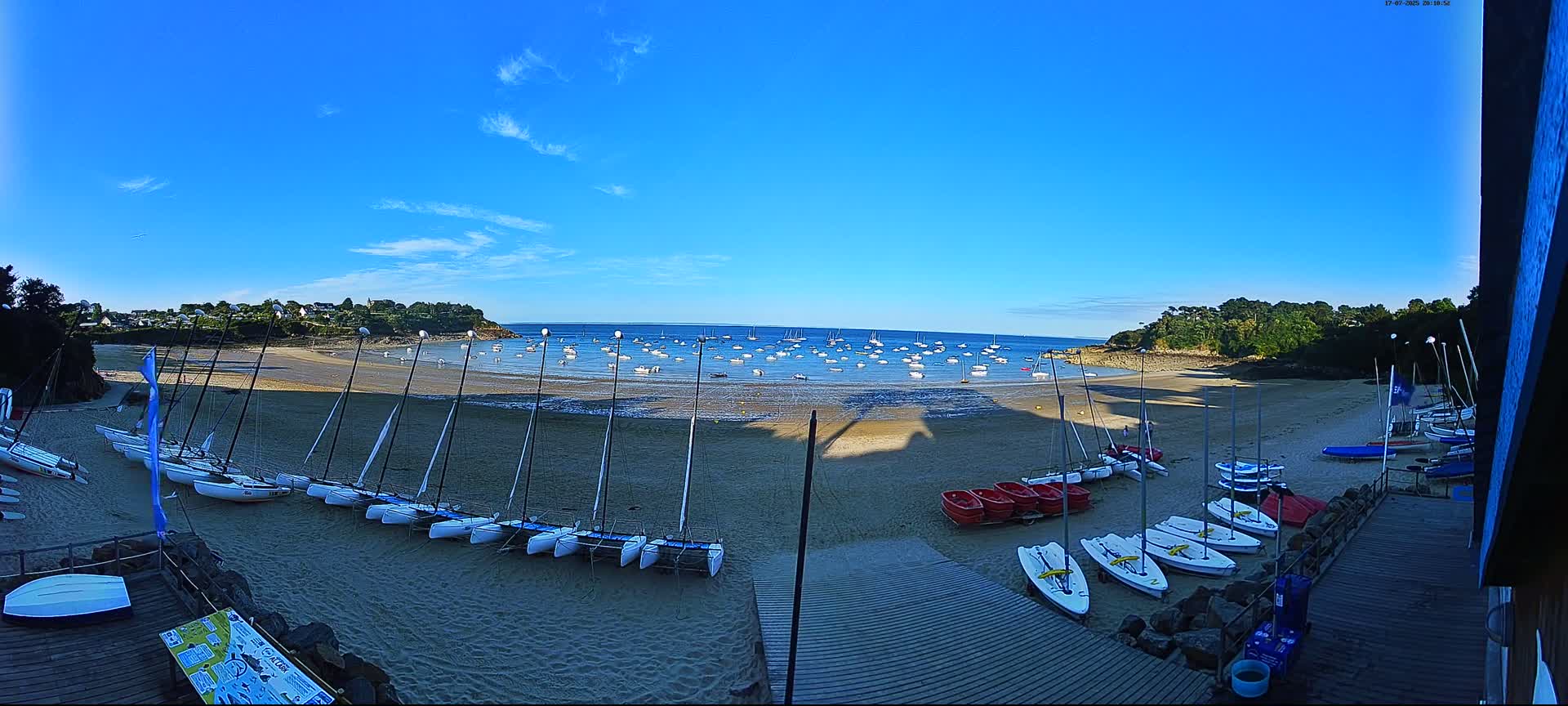 Cancale,  Plage de Port Mer Beach Live Cam - Saint-Malo, 	Ille-et-Vilaine, Bretagne, France