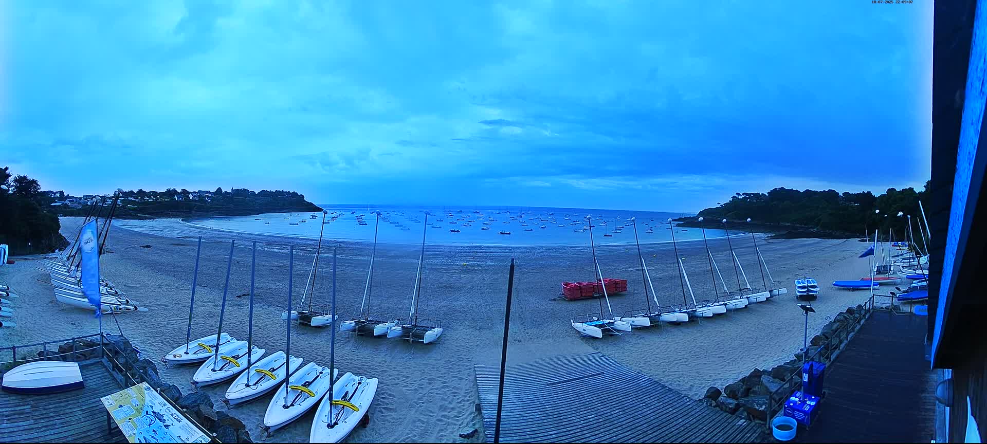 Cancale,  Plage de Port Mer Beach Live Cam - Saint-Malo, 	Ille-et-Vilaine, Bretagne, France
