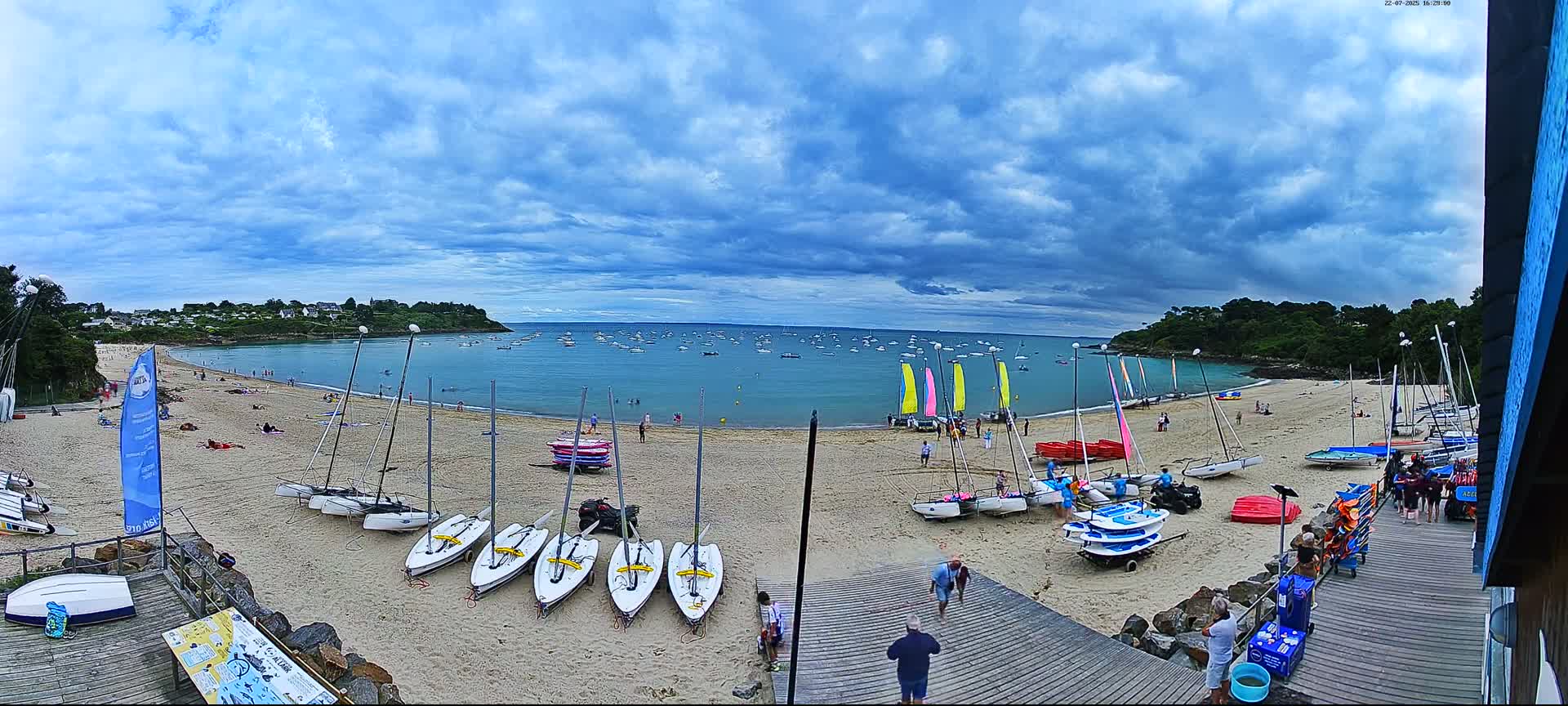 Cancale,  Plage de Port Mer Beach Live Cam - Saint-Malo, 	Ille-et-Vilaine, Bretagne, France