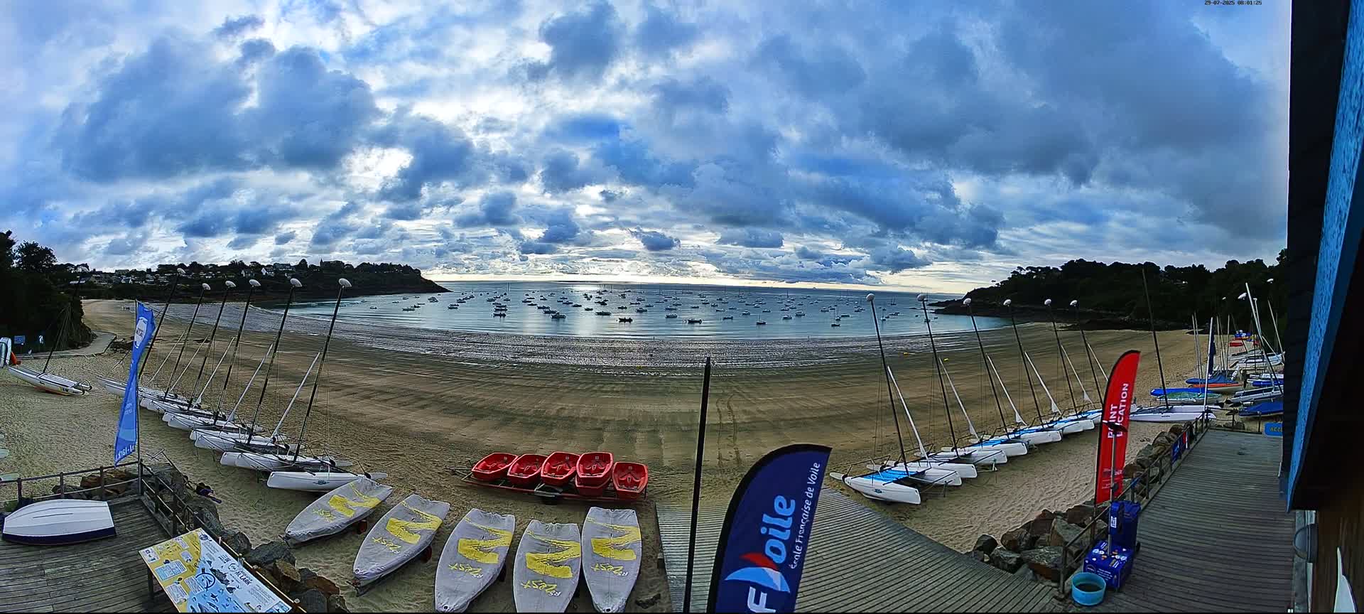 Cancale,  Plage de Port Mer Beach Live Cam - Saint-Malo, 	Ille-et-Vilaine, Bretagne, France