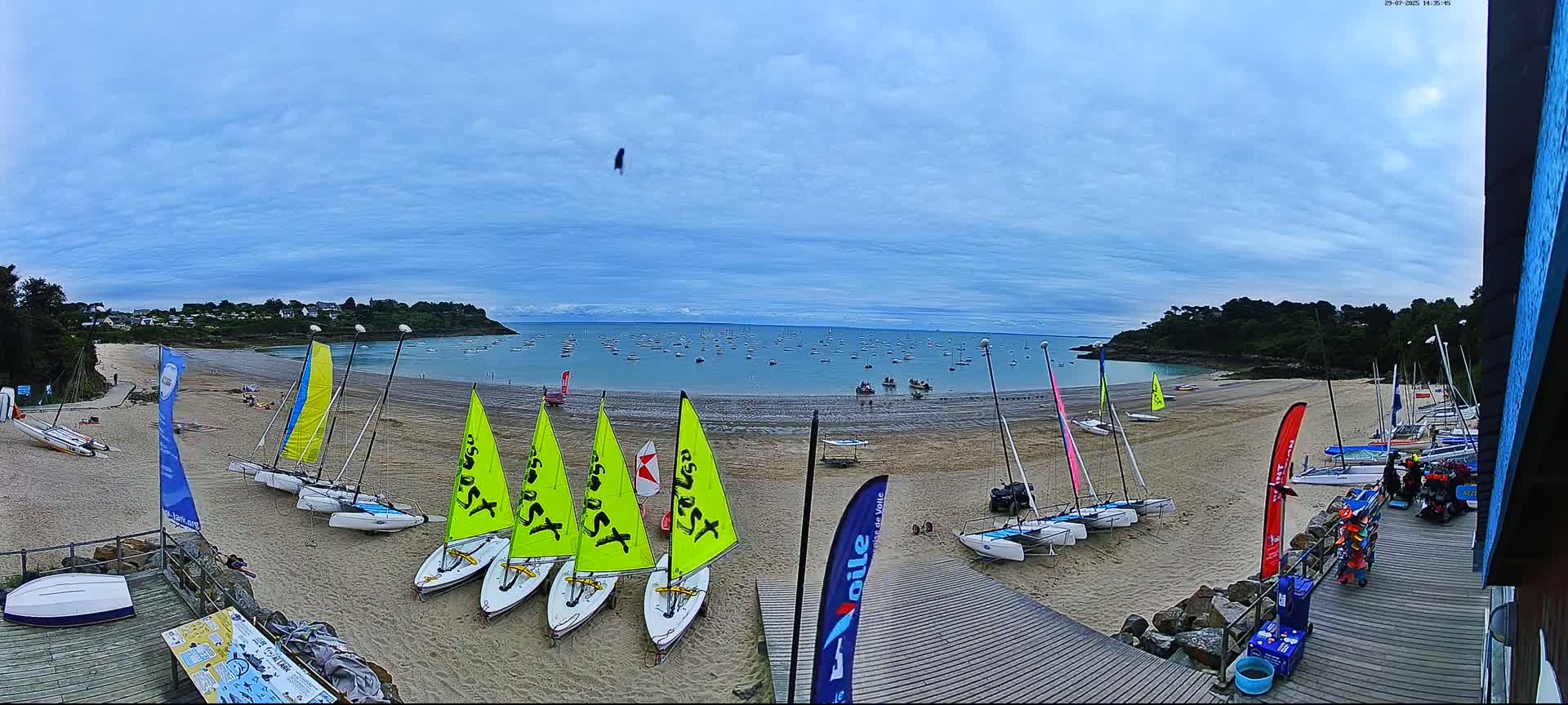 Cancale,  Plage de Port Mer Beach Live Cam - Saint-Malo, 	Ille-et-Vilaine, Bretagne, France