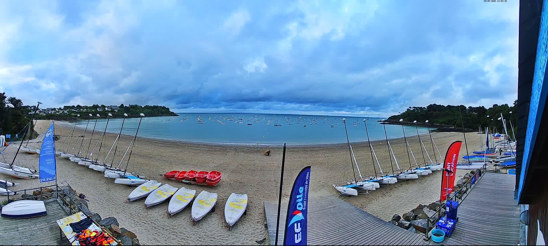 Cancale,  Plage de Port Mer Beach Live Cam - Saint-Malo, 	Ille-et-Vilaine, Bretagne, France