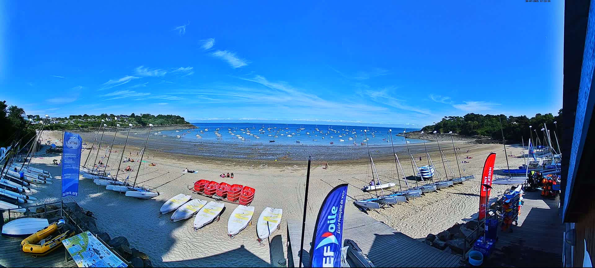 Cancale,  Plage de Port Mer Beach Live Cam - Saint-Malo, 	Ille-et-Vilaine, Bretagne, France