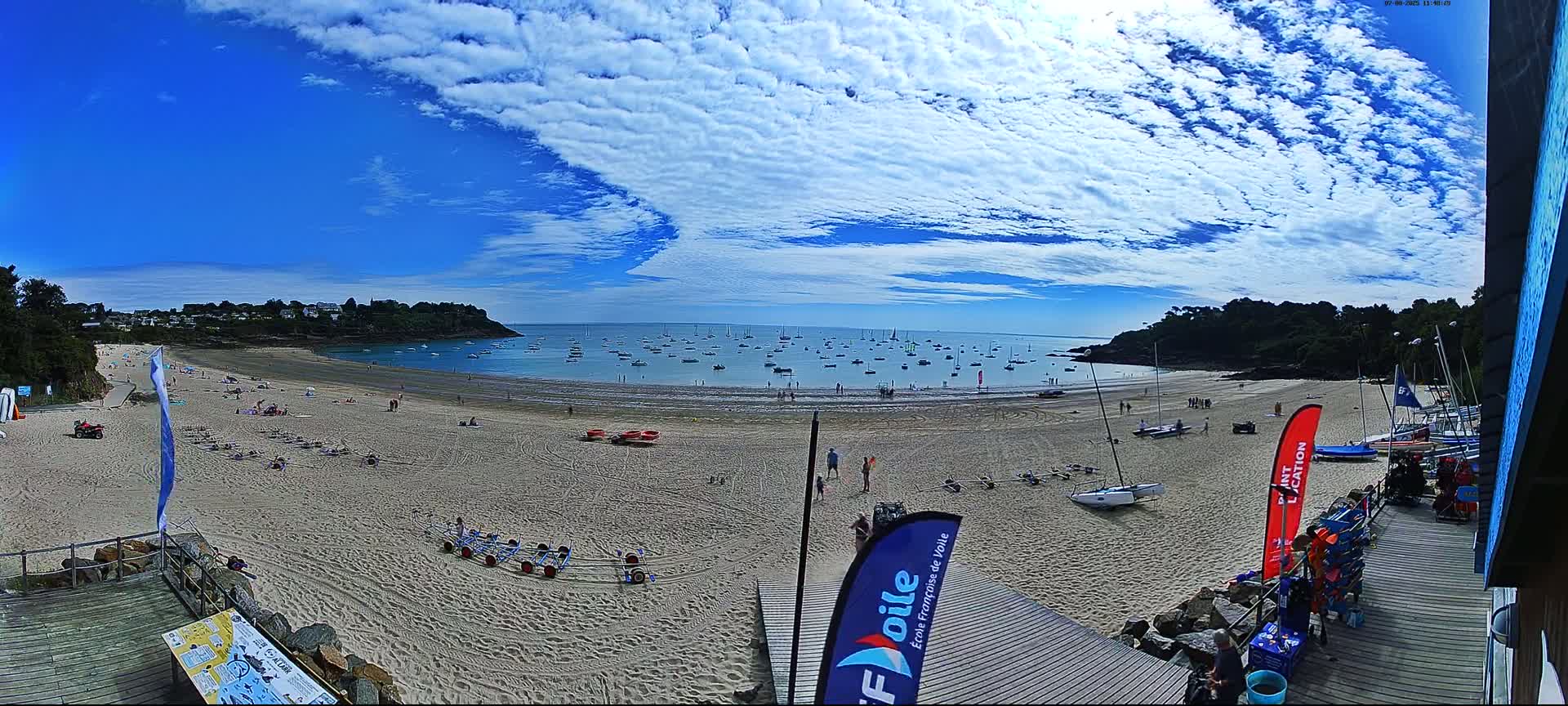 Cancale,  Plage de Port Mer Beach Live Cam - Saint-Malo, 	Ille-et-Vilaine, Bretagne, France