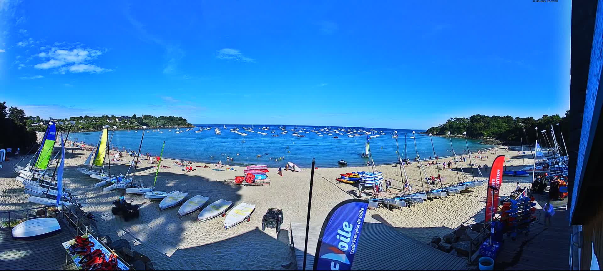 Cancale,  Plage de Port Mer Beach Live Cam - Saint-Malo, 	Ille-et-Vilaine, Bretagne, France