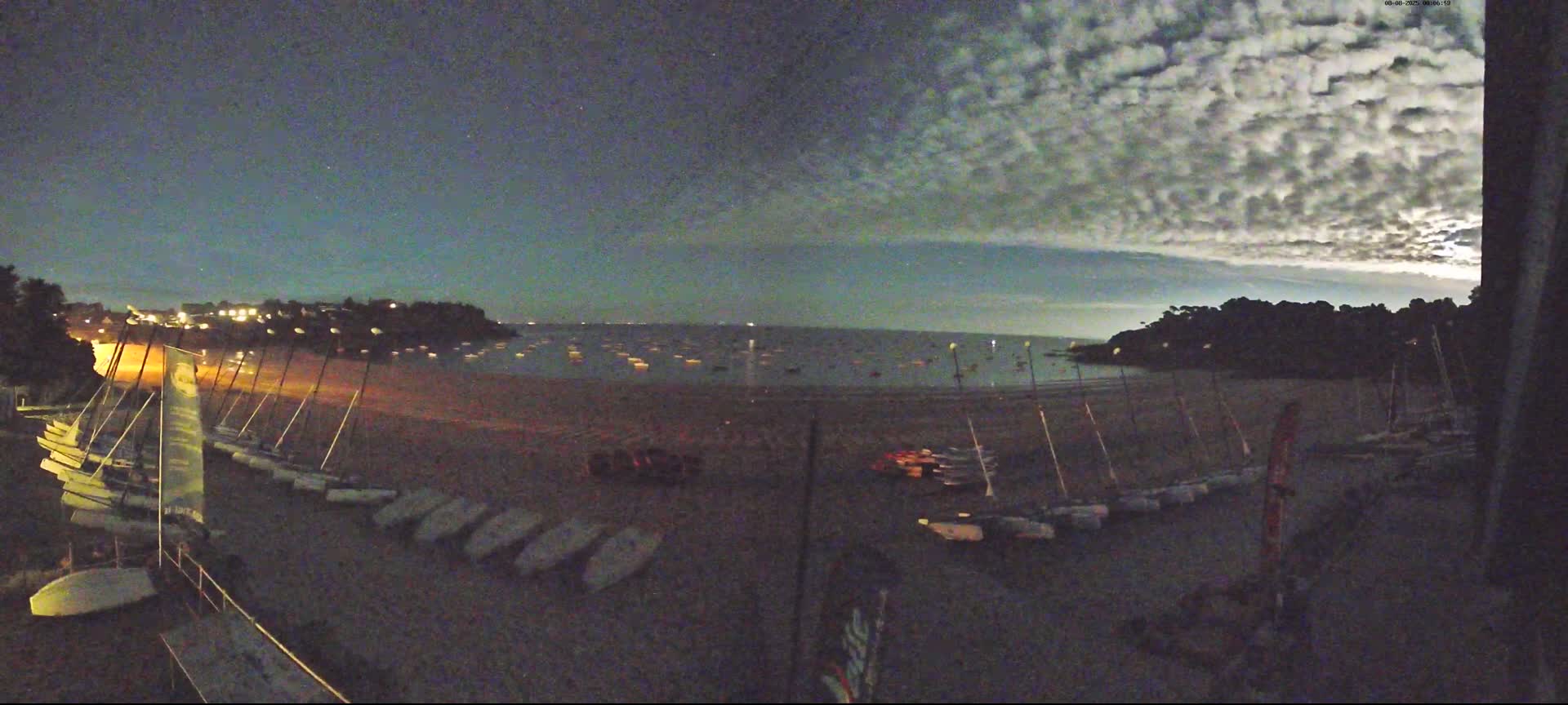 Cancale,  Plage de Port Mer Beach Live Cam - Saint-Malo, 	Ille-et-Vilaine, Bretagne, France