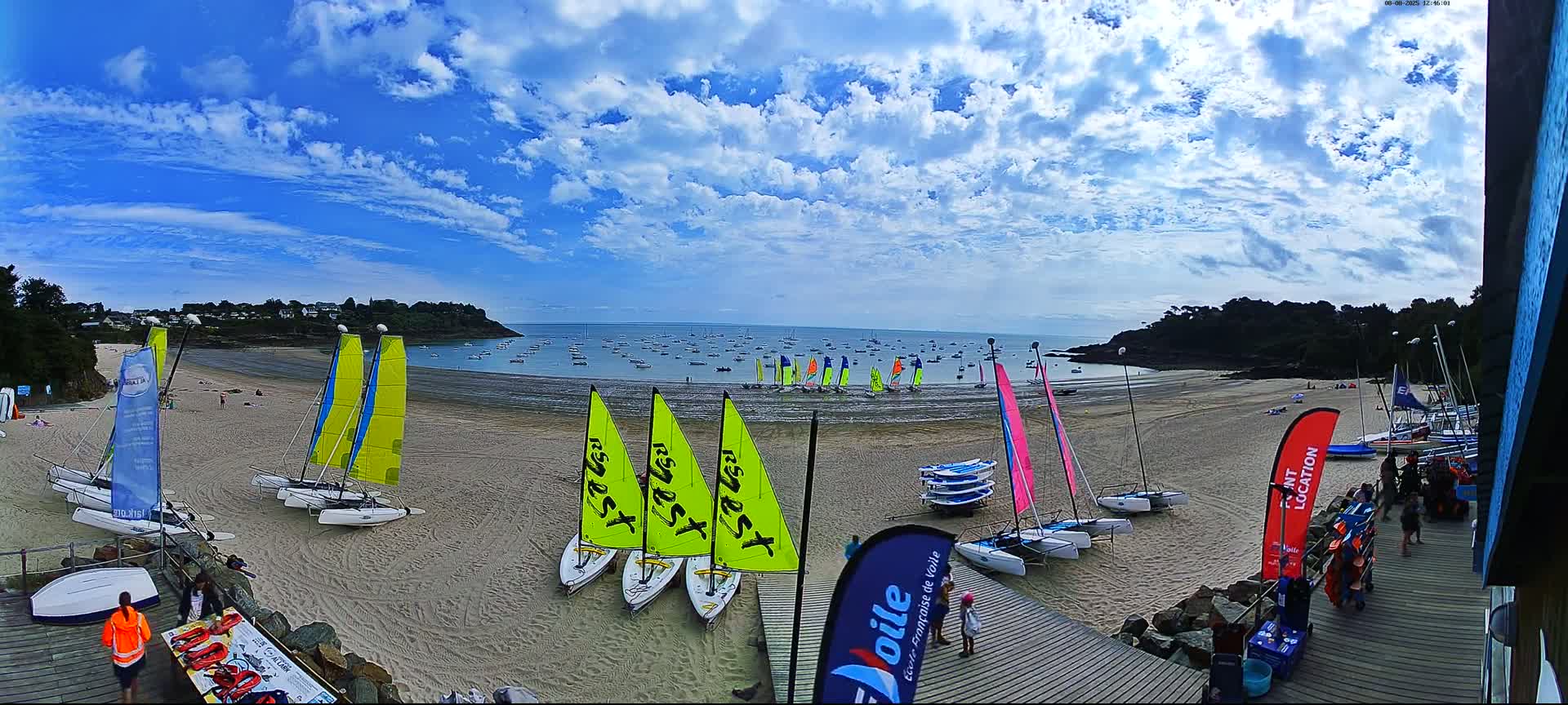 Cancale,  Plage de Port Mer Beach Live Cam - Saint-Malo, 	Ille-et-Vilaine, Bretagne, France