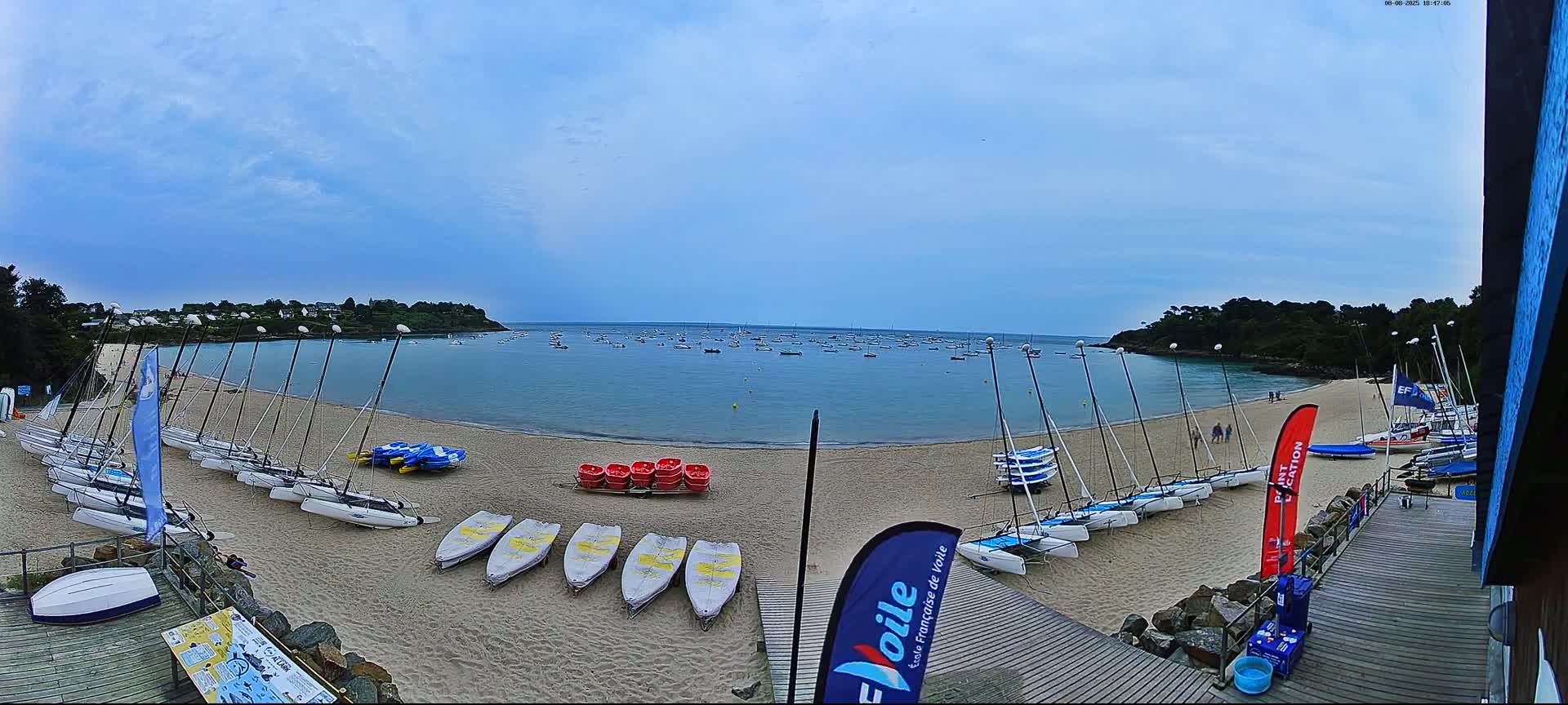 Cancale,  Plage de Port Mer Beach Live Cam - Saint-Malo, 	Ille-et-Vilaine, Bretagne, France