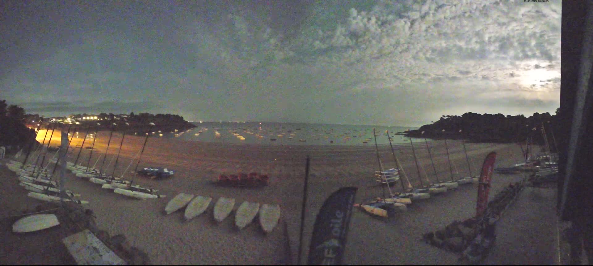 Cancale,  Plage de Port Mer Beach Live Cam - Saint-Malo, 	Ille-et-Vilaine, Bretagne, France