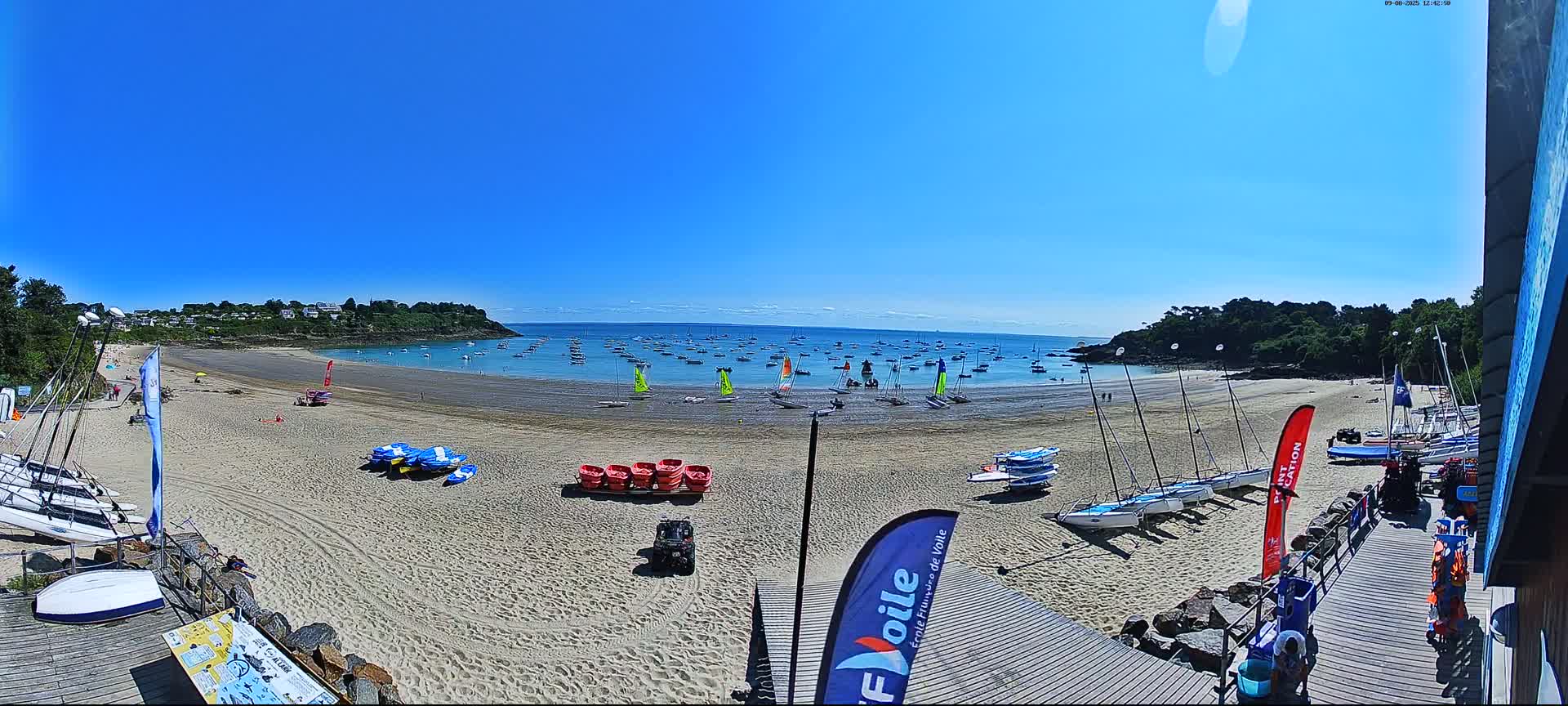 Cancale,  Plage de Port Mer Beach Live Cam - Saint-Malo, 	Ille-et-Vilaine, Bretagne, France